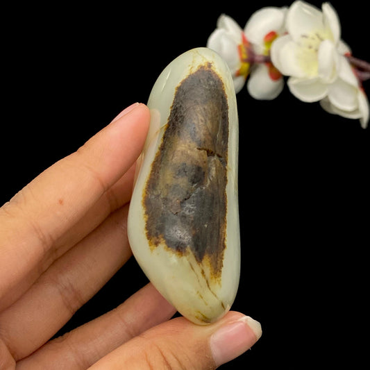 和田玉聚黄皮籽料手把件（166.2g）