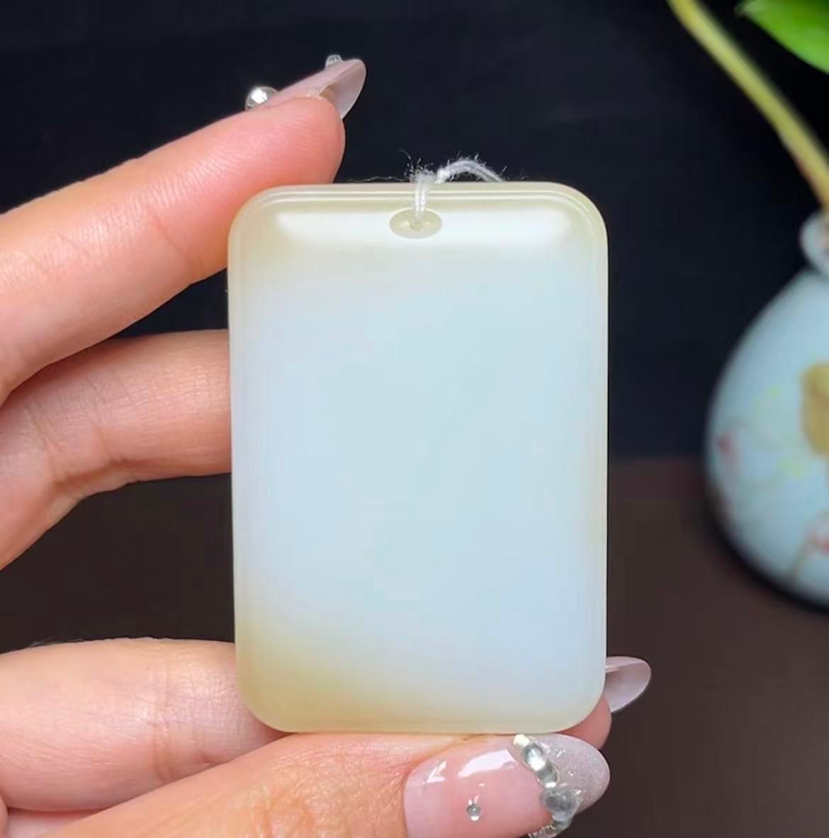 新疆和田玉且末天地糖平安无事牌（59.2g）