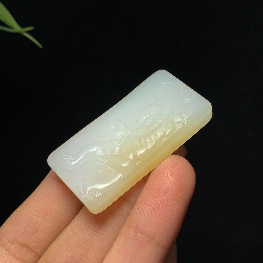 【超值推荐】和田山料糖白玉下山虎挂件（18.0g）