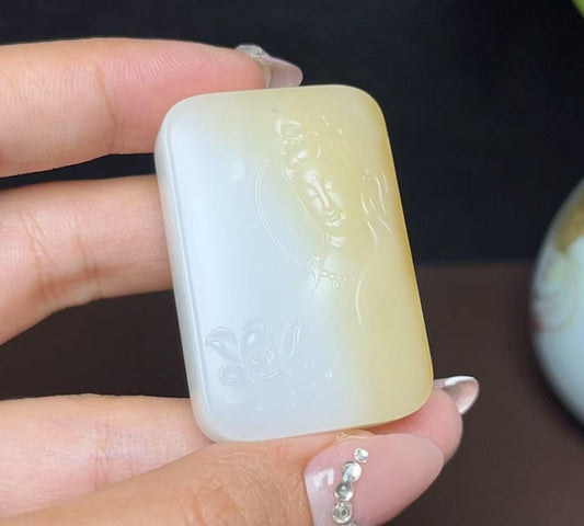 高品质和田玉糖白羊脂玉观音（38.6g）