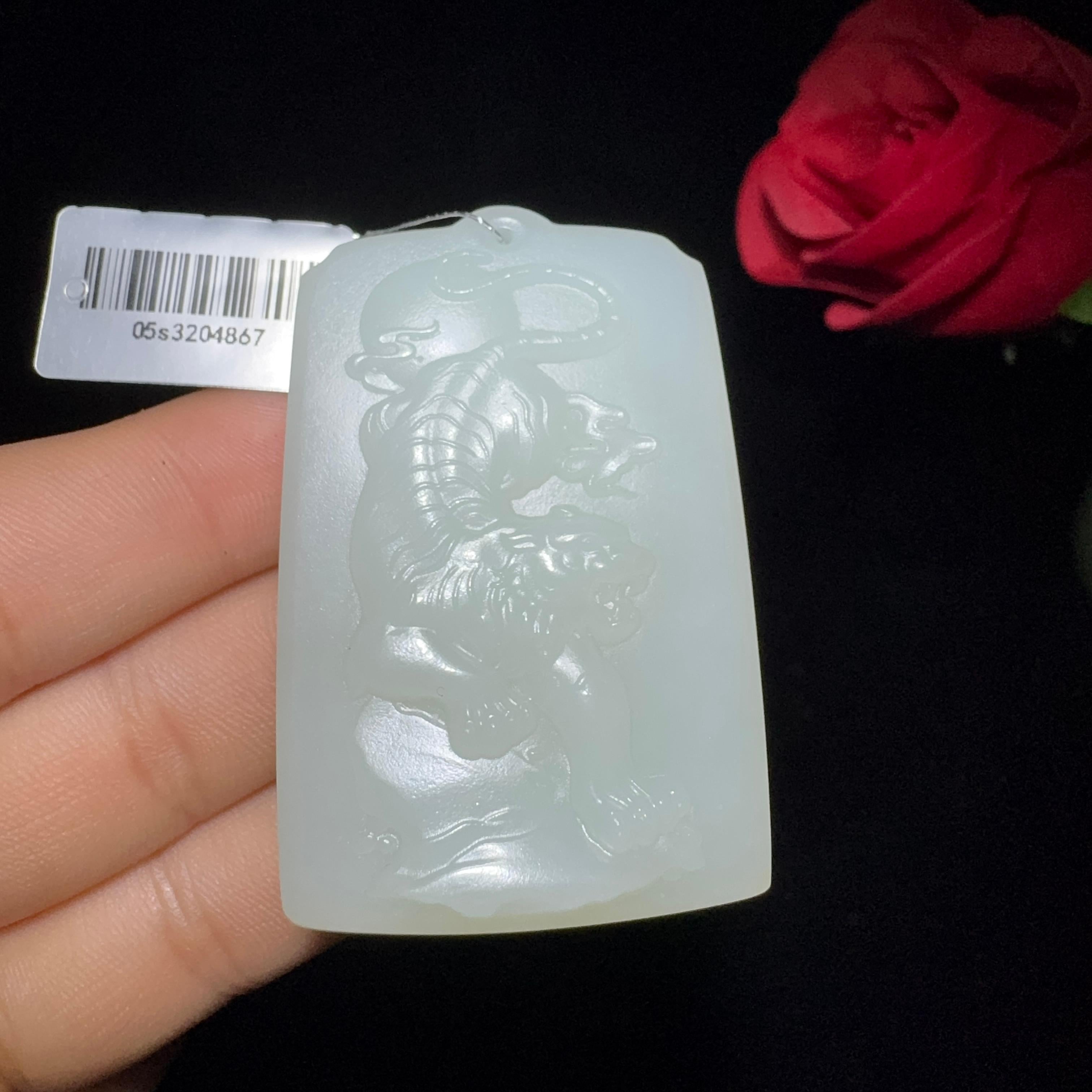 和田玉白玉挂件虎虎生威牌子（52.7g）