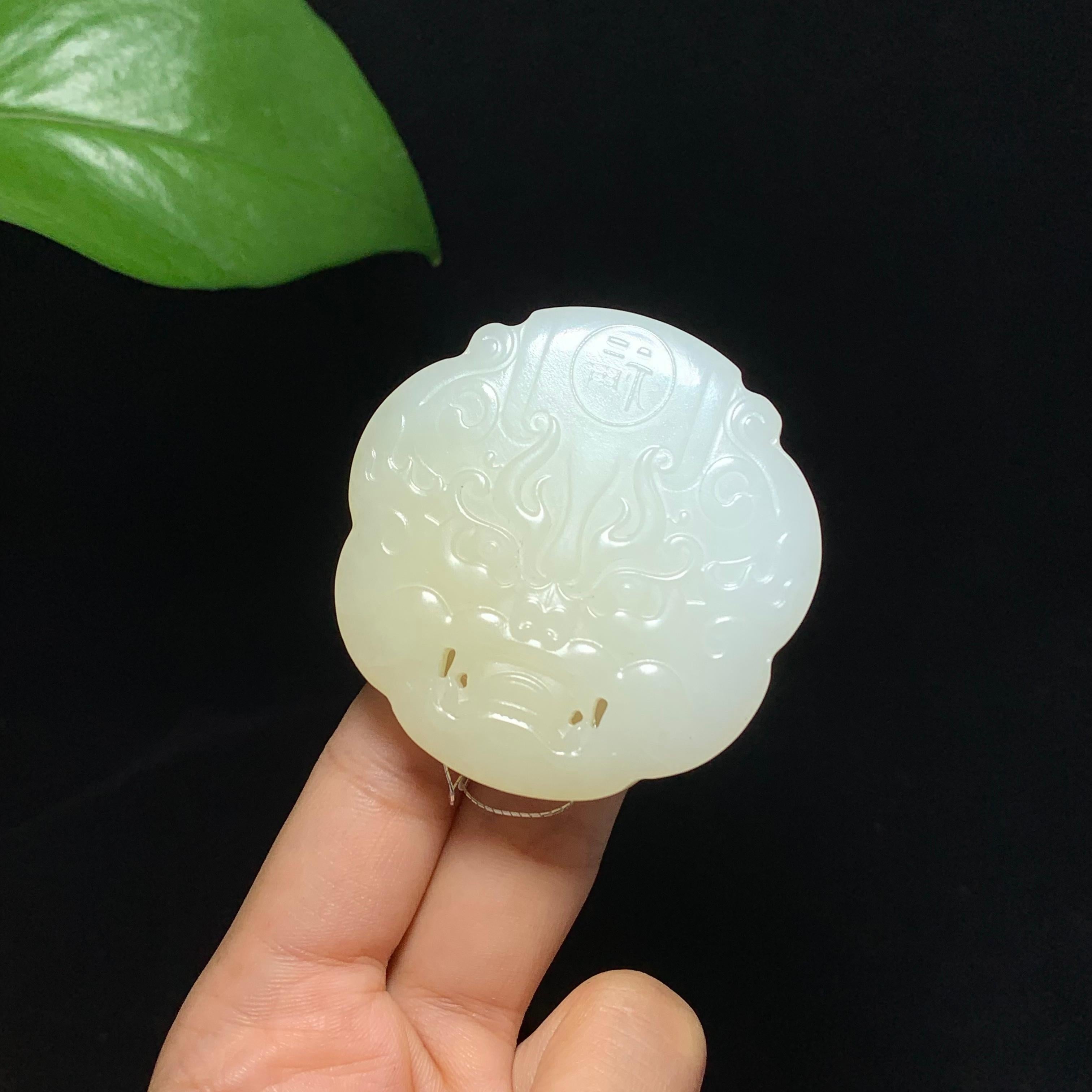 精品新疆且末糖白玉仿古龙皮带扣（43.7g）