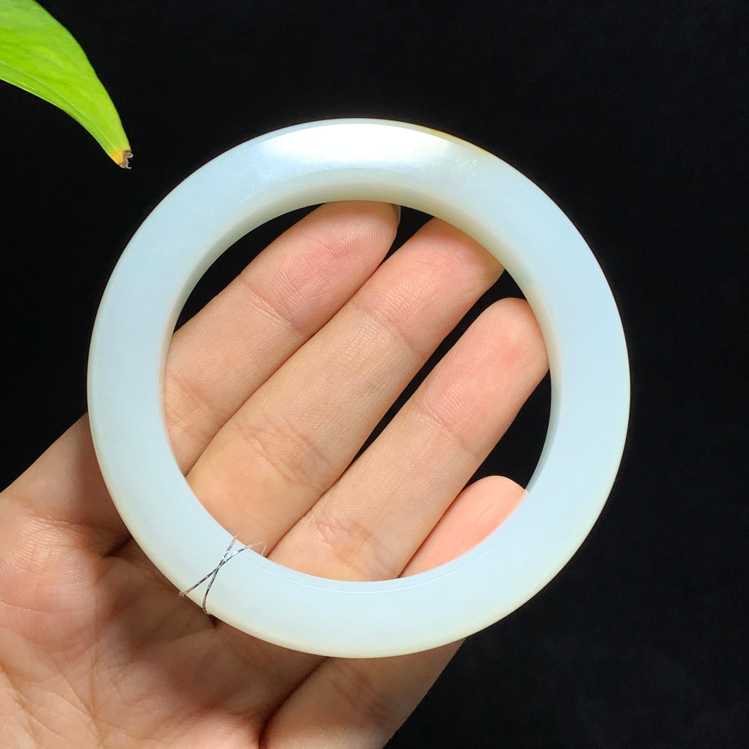 和田山料糖白玉手镯（85.3g）