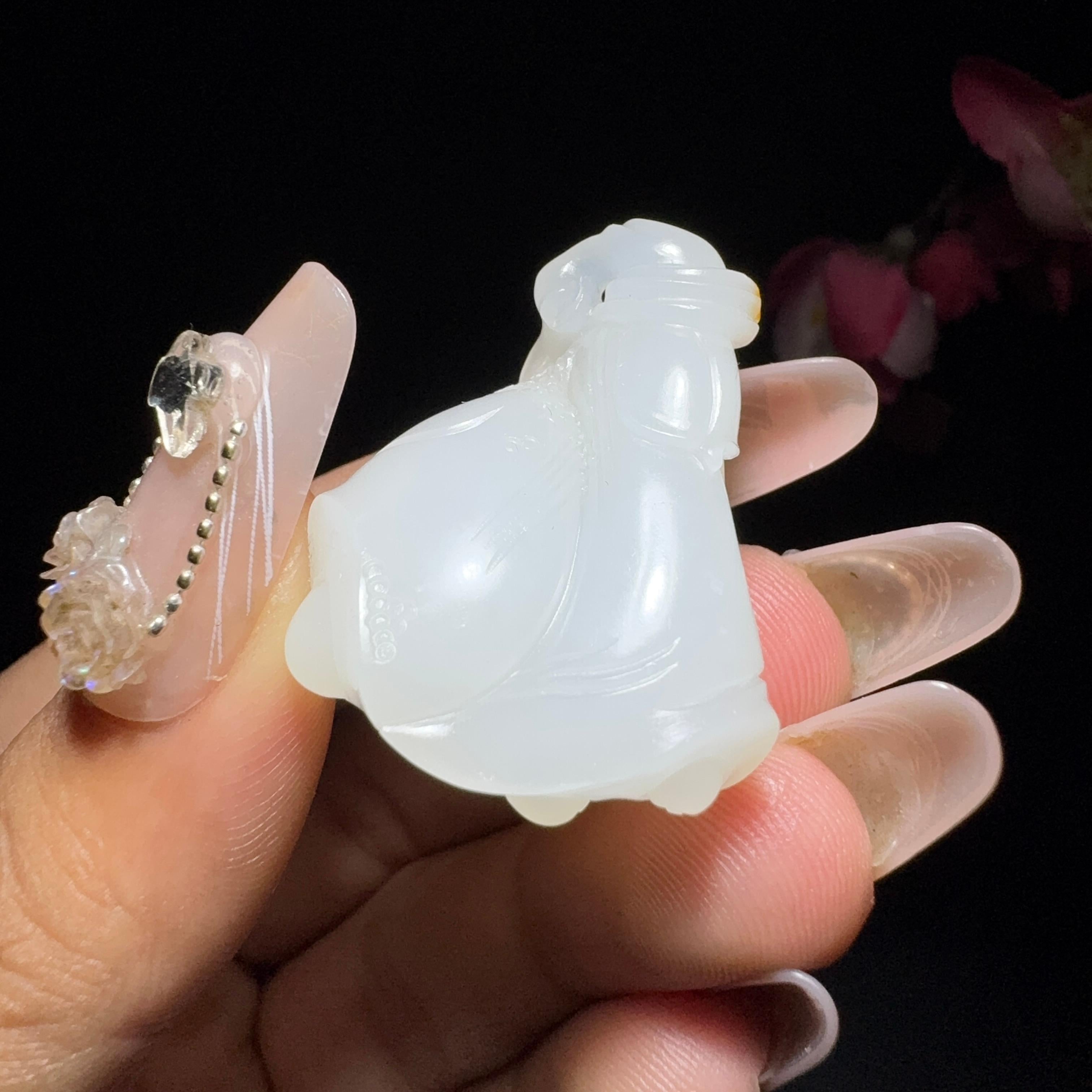 和田玉籽料挂件莲蓬（16.1g）