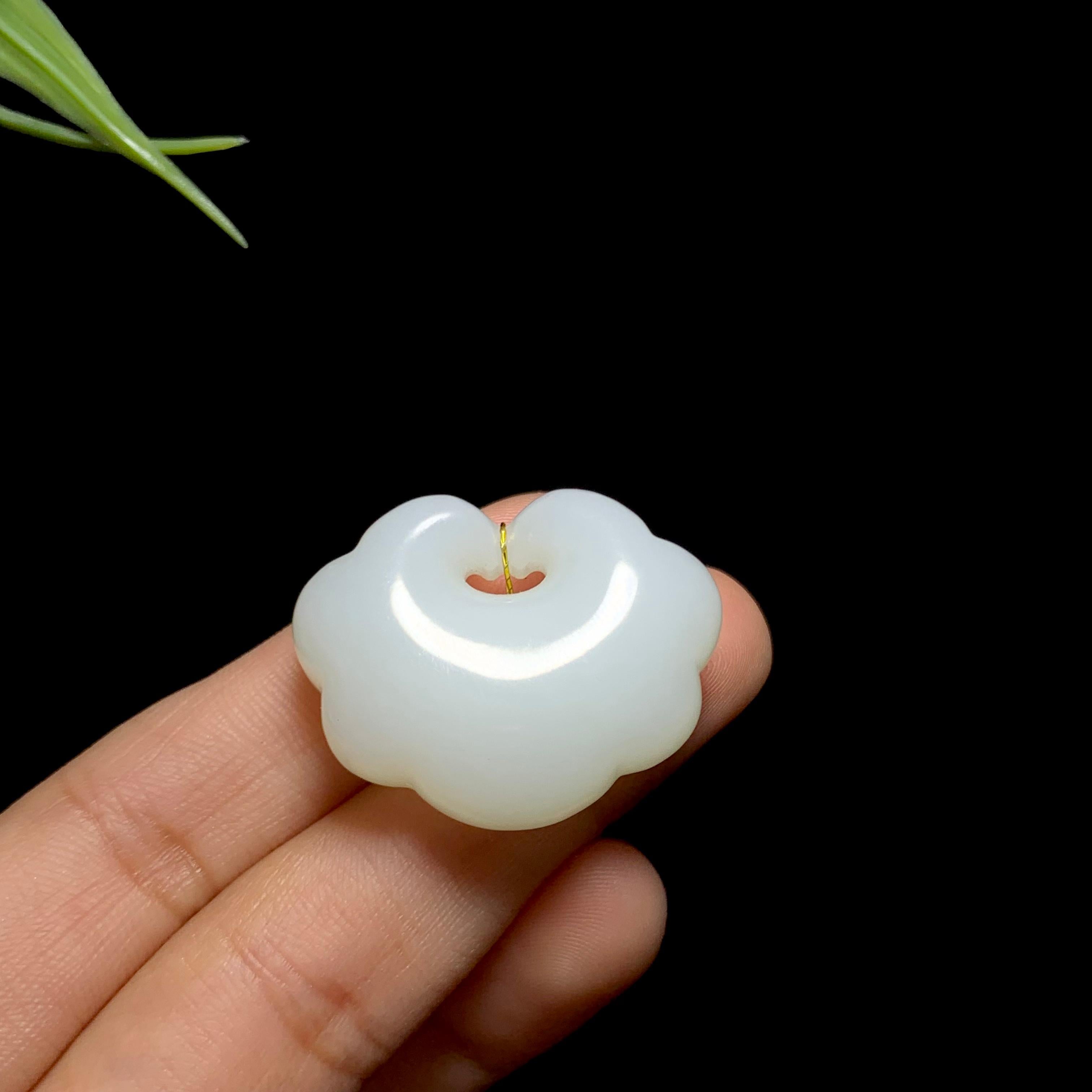 【超值推荐】和田白玉云朵如意锁（15.3g）