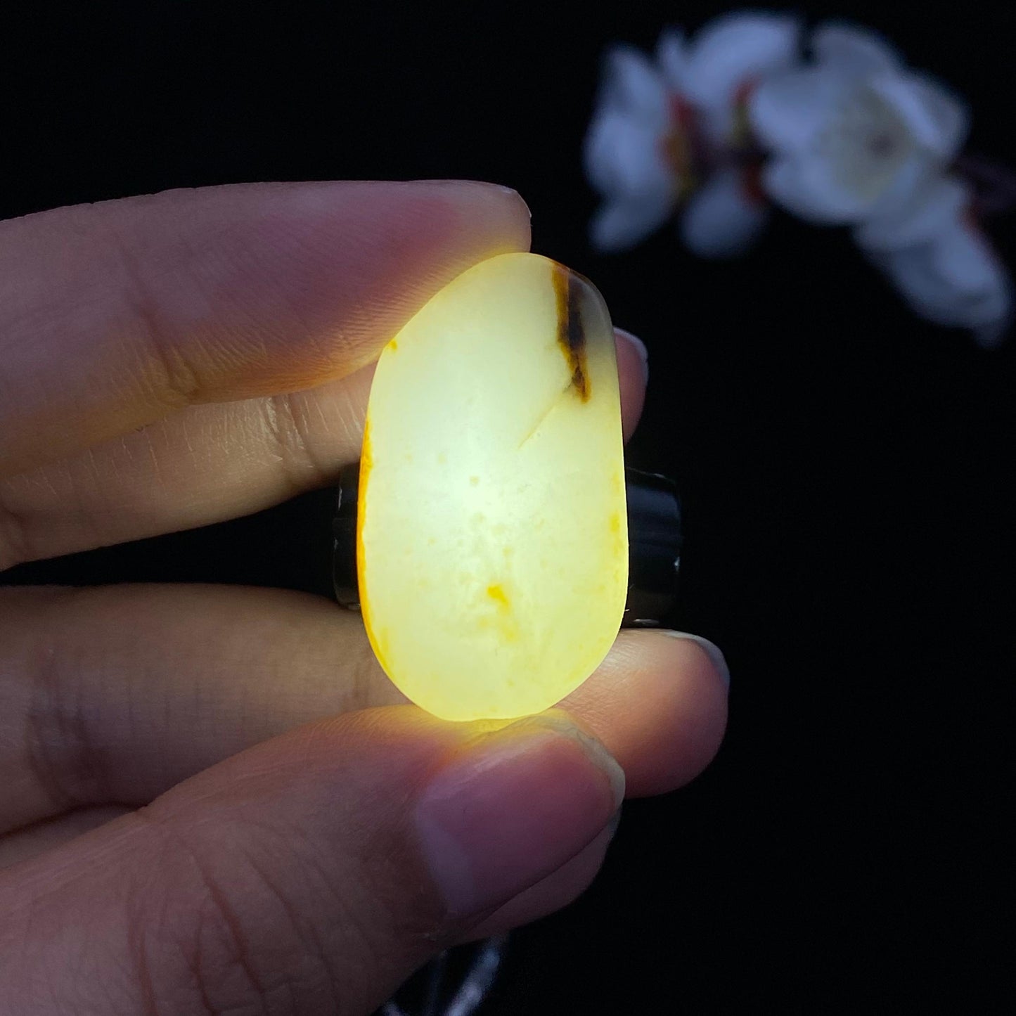 和田玉聚黄皮籽料吊坠籽（10.4g）