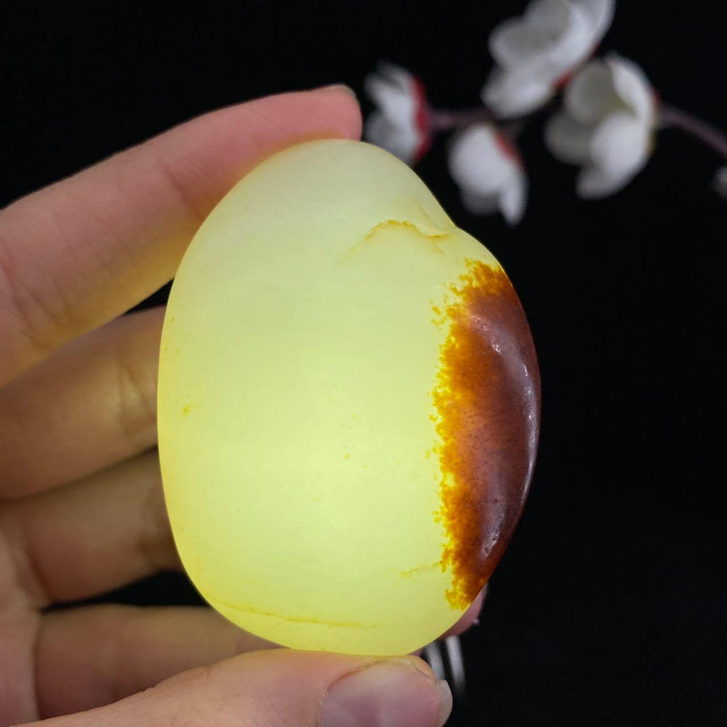 和田玉聚红皮籽料原石（61.1g）