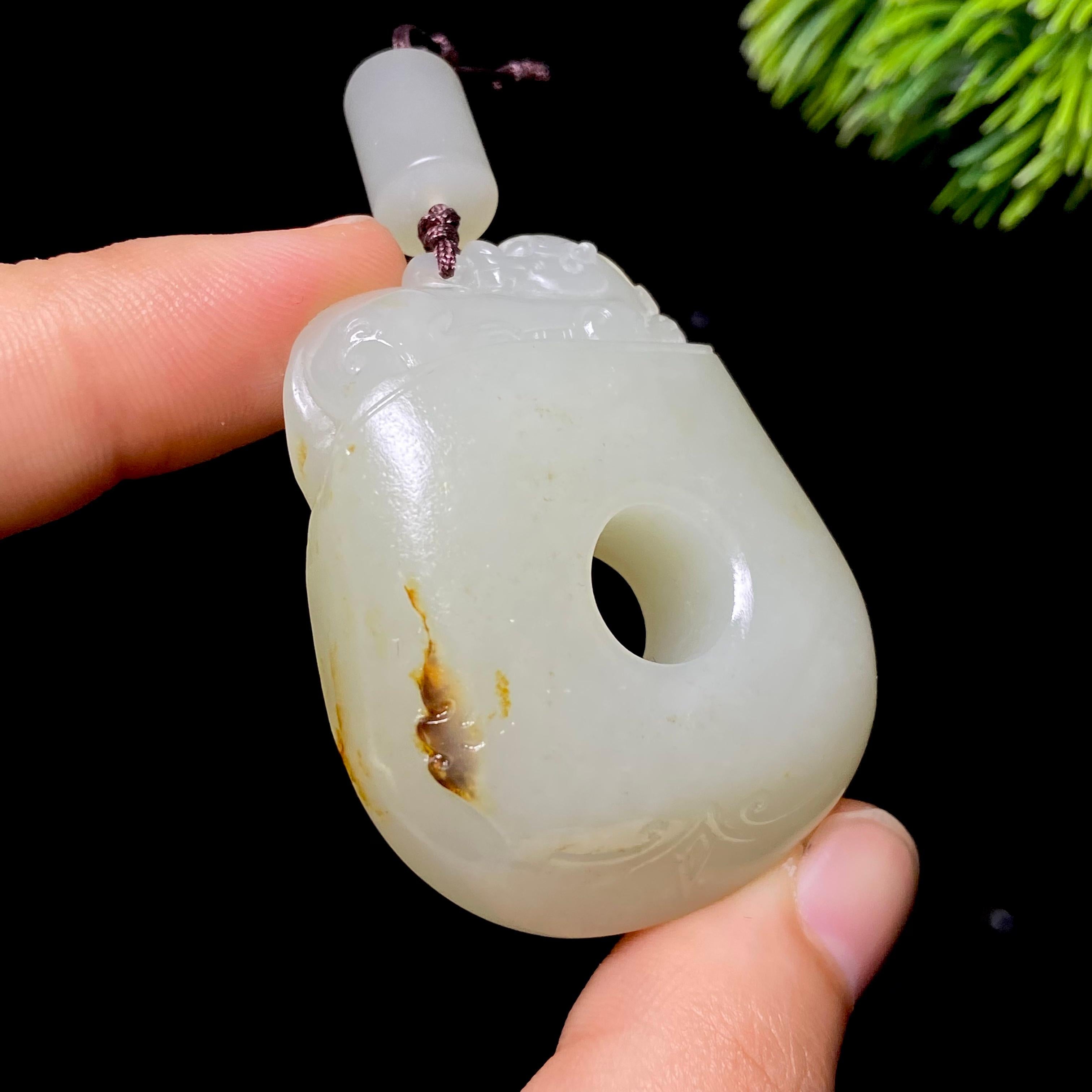 籽料雕件– 厚德载玉