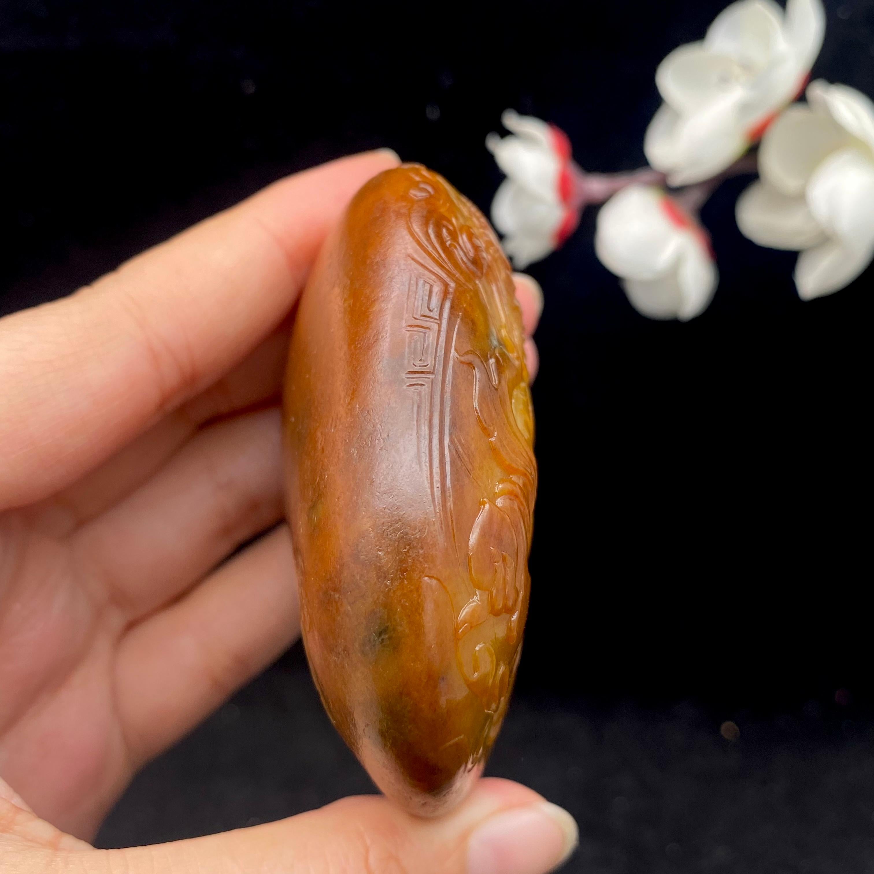 和田玉黄沁皮籽料【黄财神】手把件（176.9g）