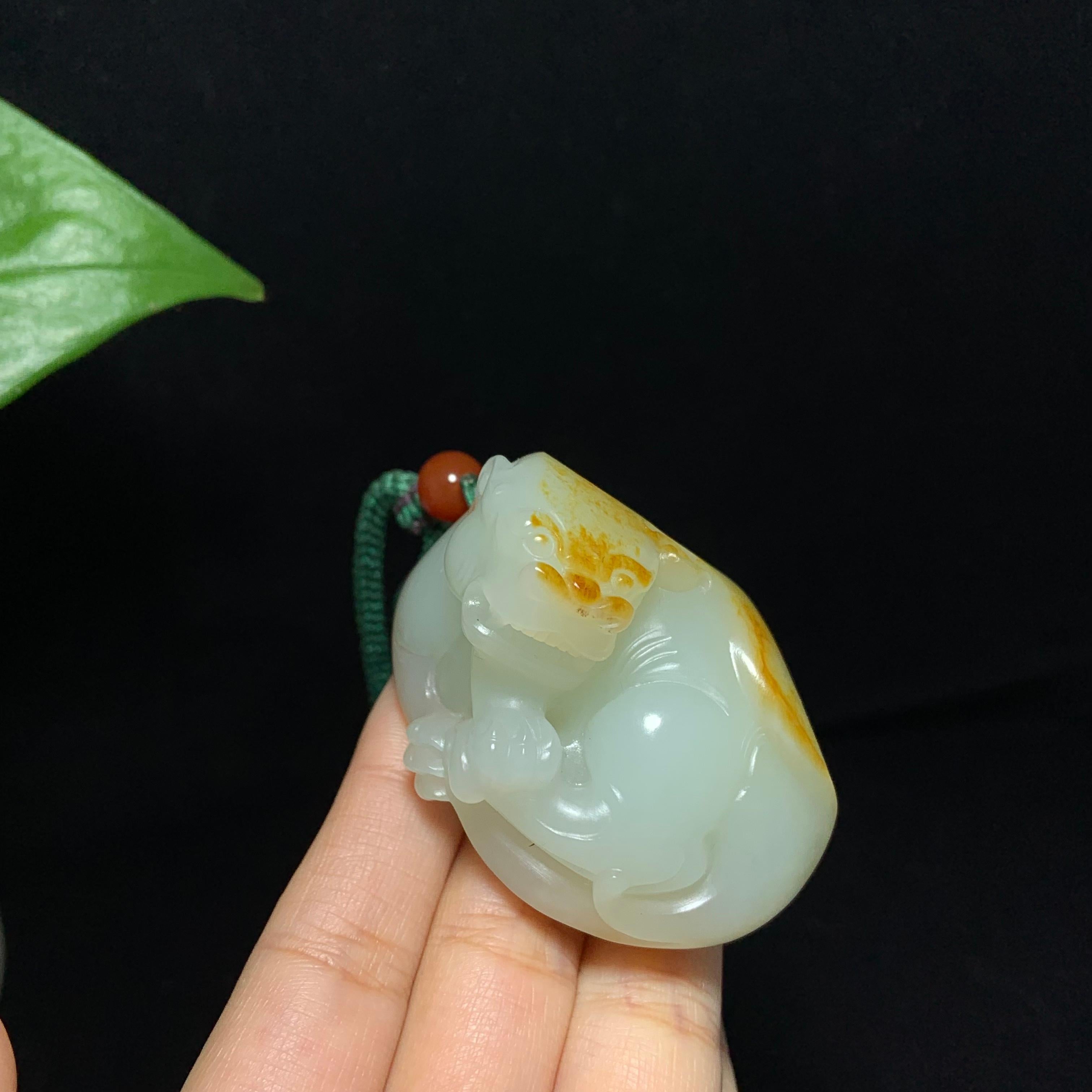 收藏级和田籽料洒金皮白玉貔貅手把件（97.7g）