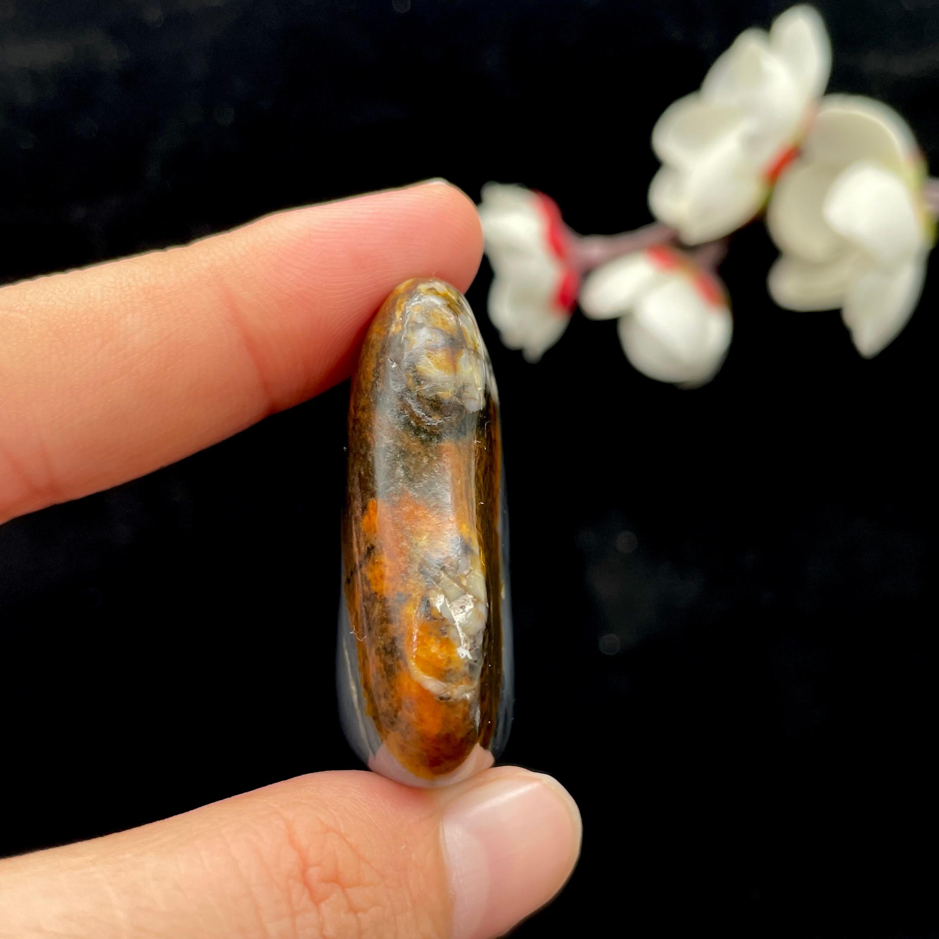 和田玉青花带黄皮籽料（26.2g）
