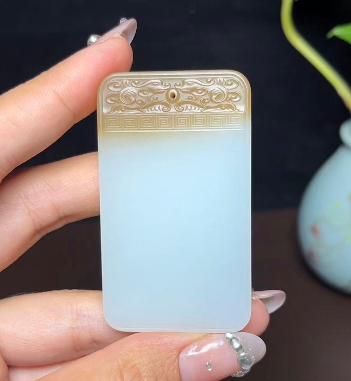 新疆和田玉且末糖白羊脂玉双龙护主平安无事牌（41.7g）