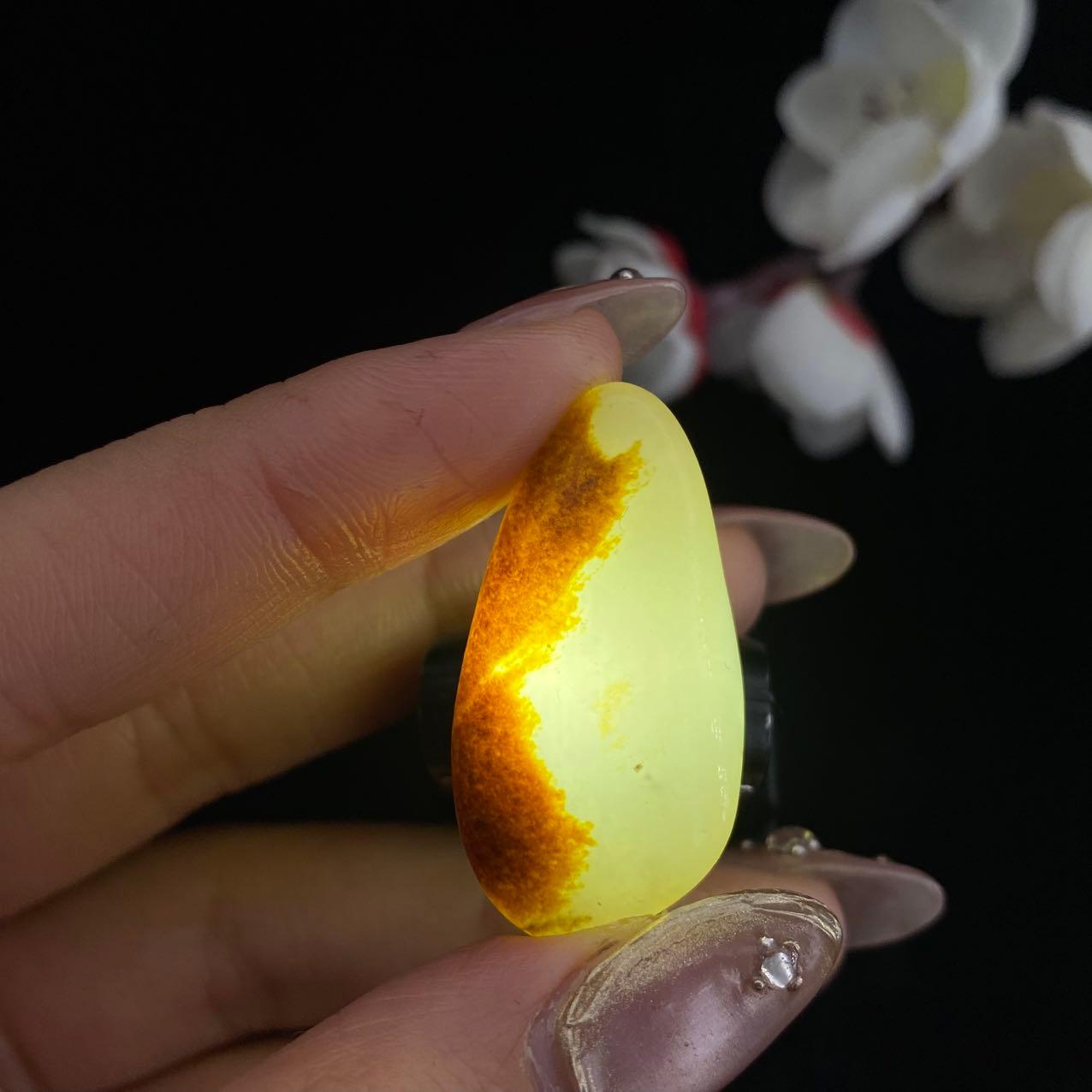 和田玉聚红皮籽料原石（9.1g）