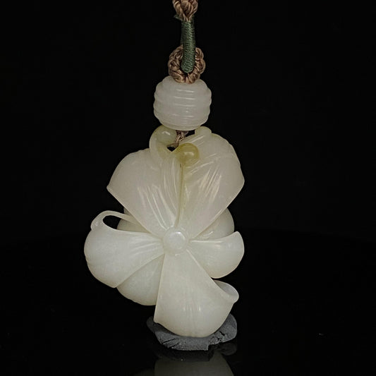 和田玉立体荷花挂件（26.02g）