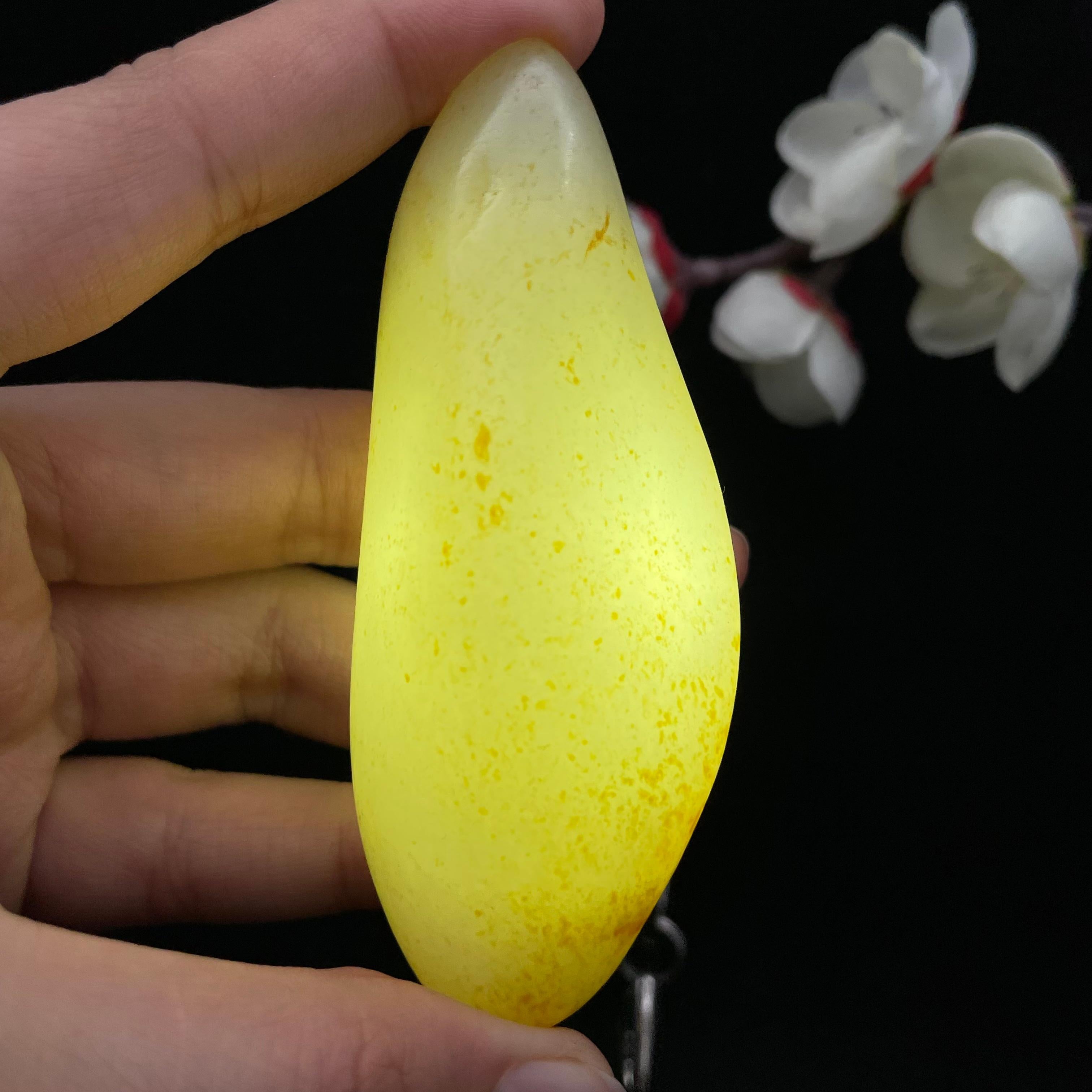和田玉洒金皮籽料手把件（95.5g）