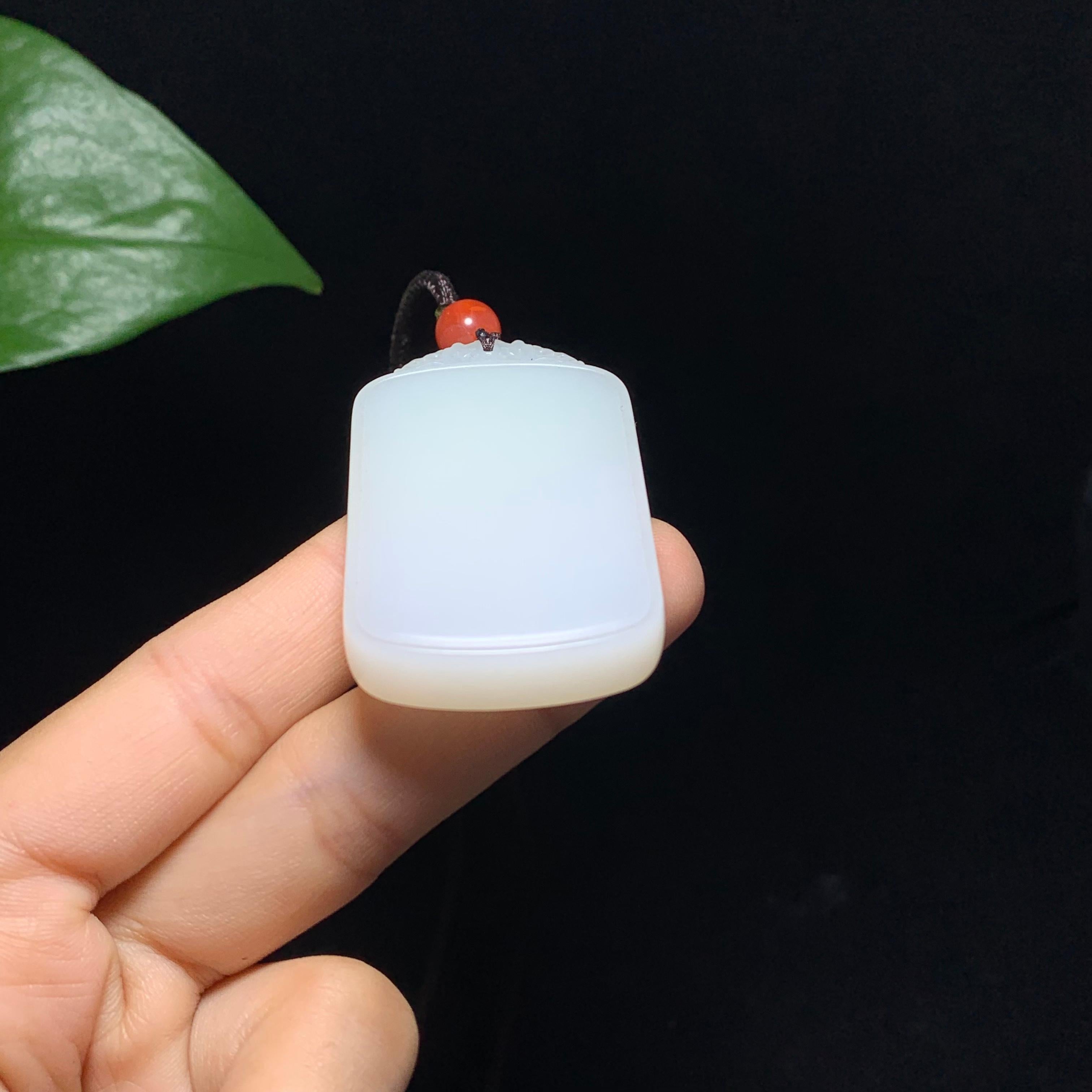 高品质和田山料白玉无事牌挂件（37.7g）