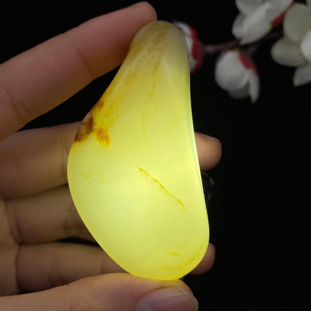 和田玉黄皮籽料大挂件（51.5g）