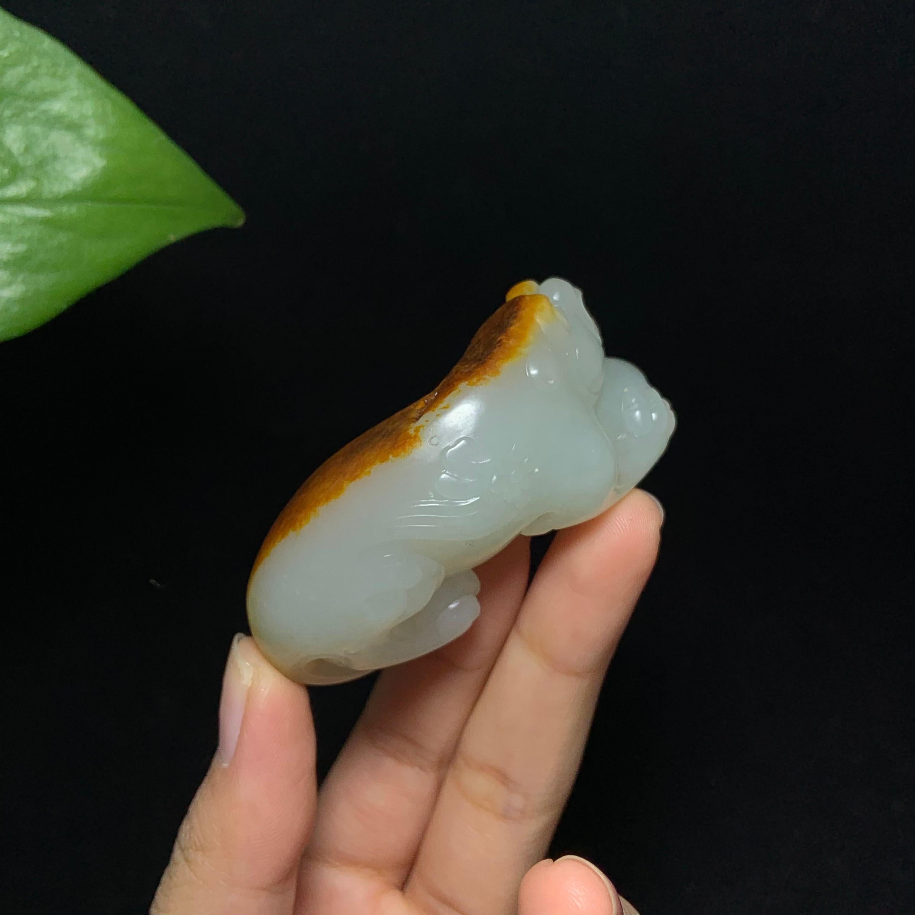 收藏级和田籽料聚红皮白玉貔貅手把件（67.5g）