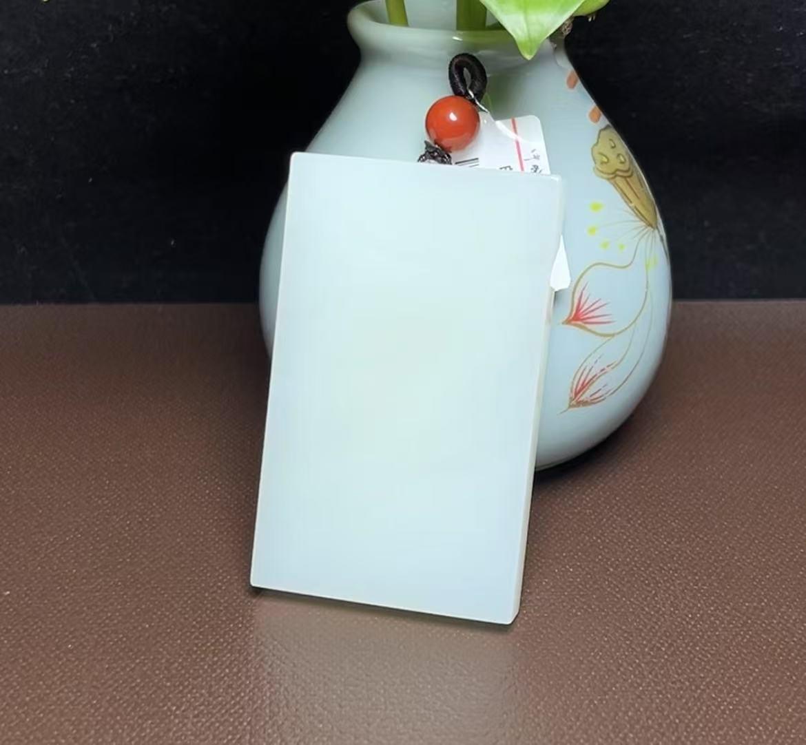 和田玉带翠平安无事牌（79.5g）