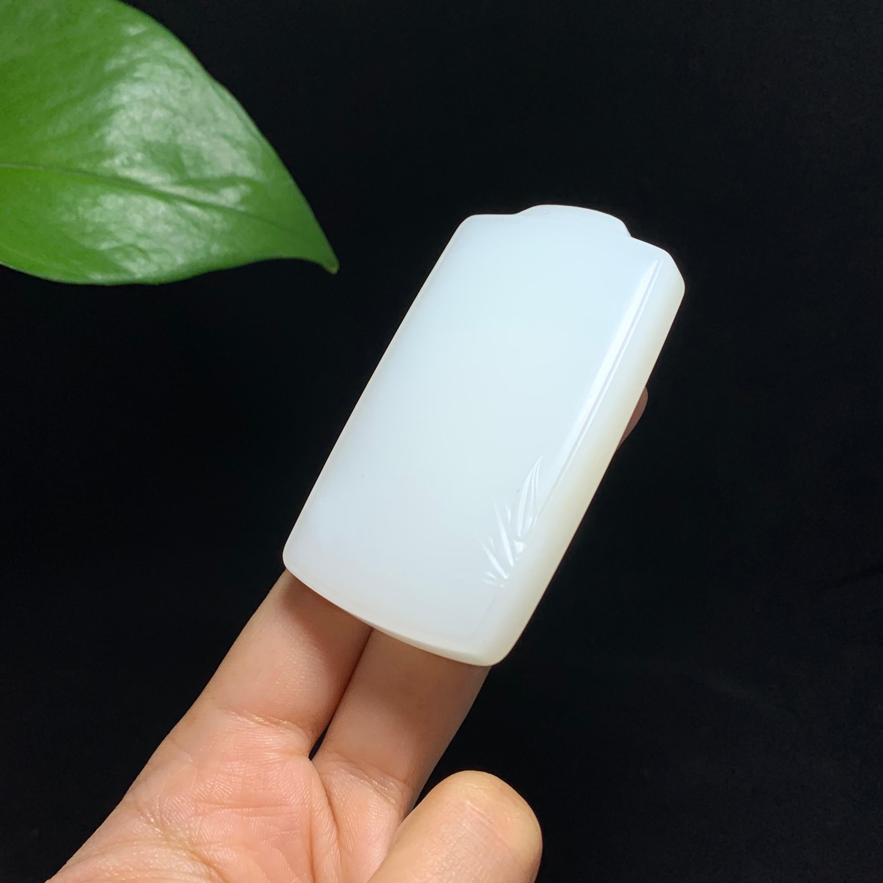 收藏级和田山料羊脂白玉无事牌（72.4g）