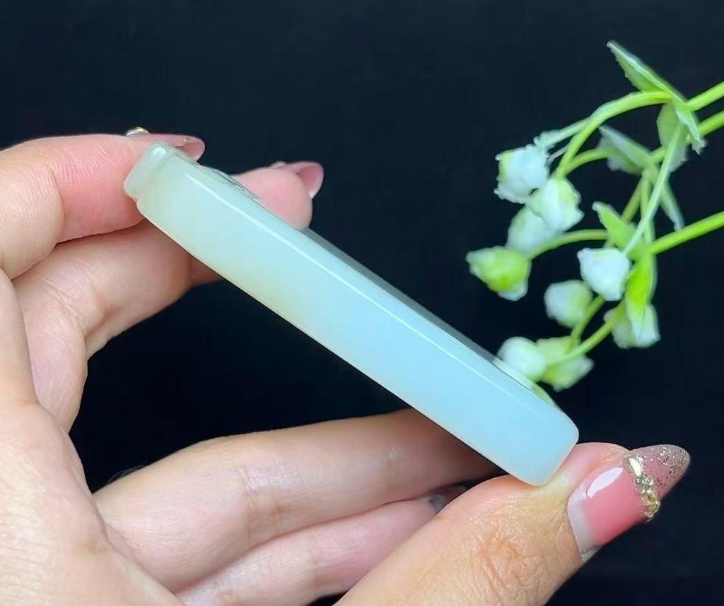 和田玉糖白府上有龙平安无事牌（82.6g）