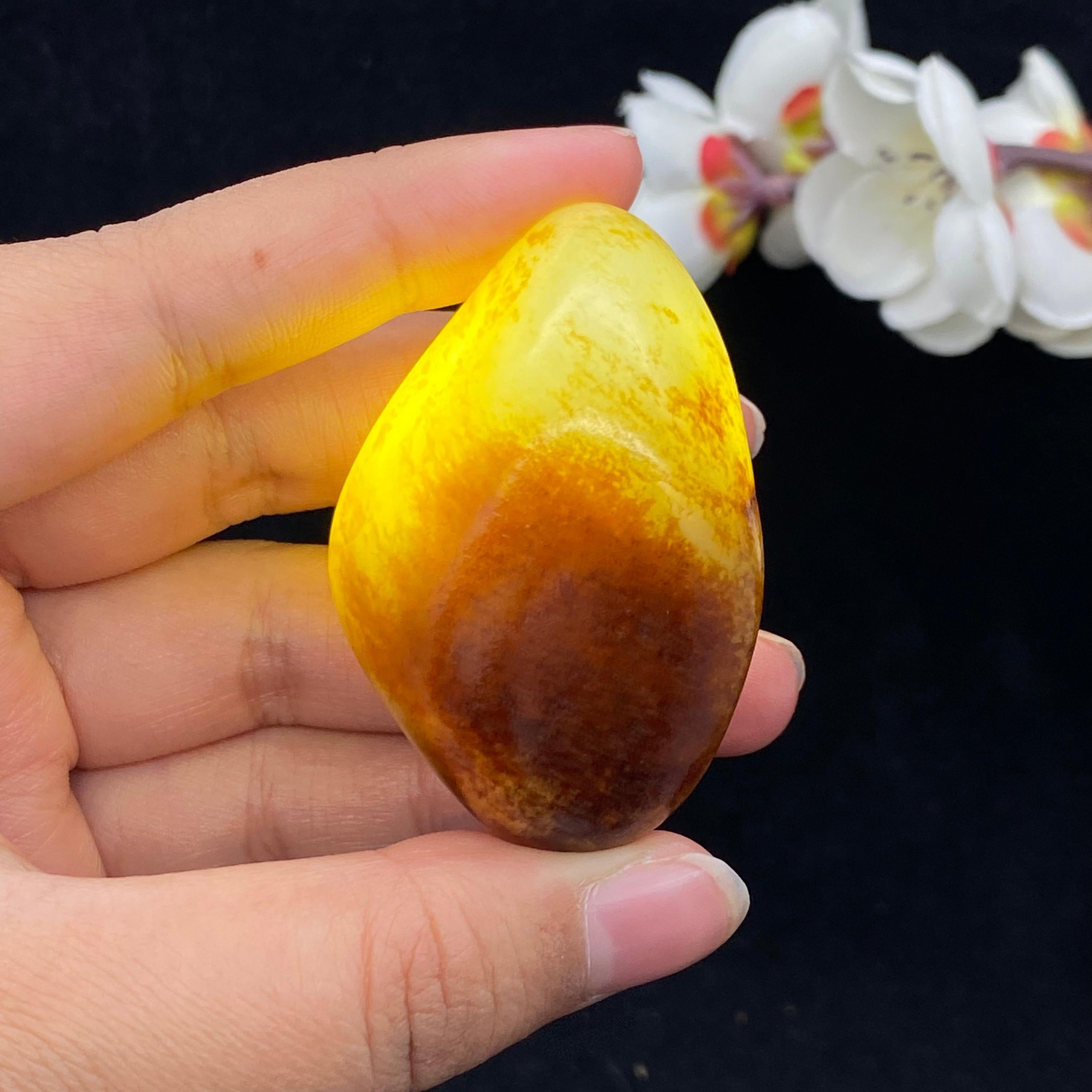 和田玉聚红皮籽料小手把件（75.3g）