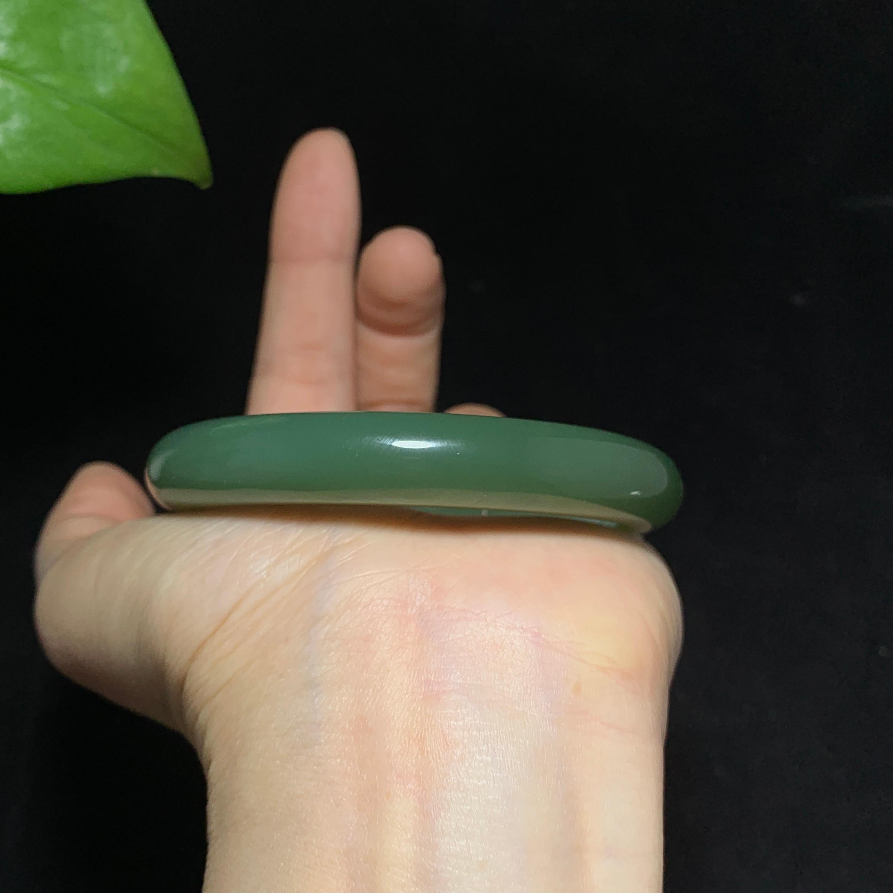 毕业级碧玉粉青猫眼圆条手镯（65.5g）