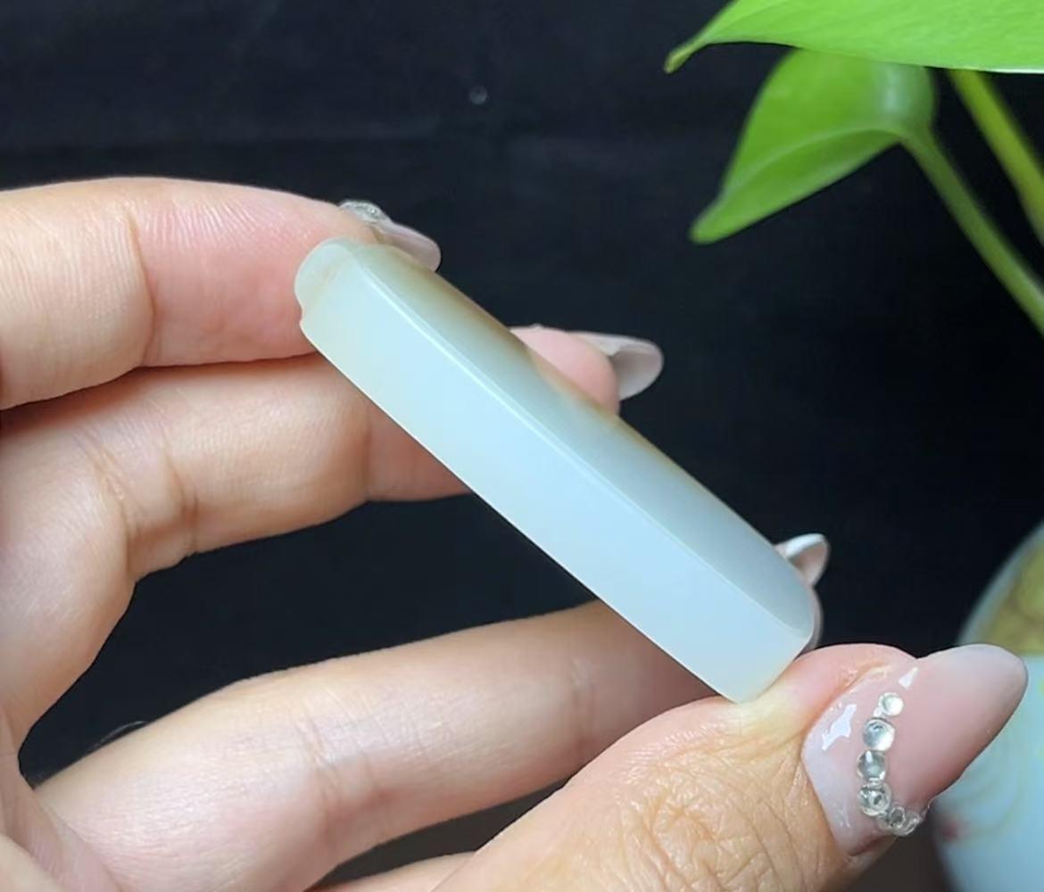 新疆和田玉且末糖羊脂玉平安无事牌（28.7g）