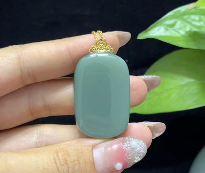 精品和田玉沙枣青18k金镶嵌平安无事牌（16.0g）