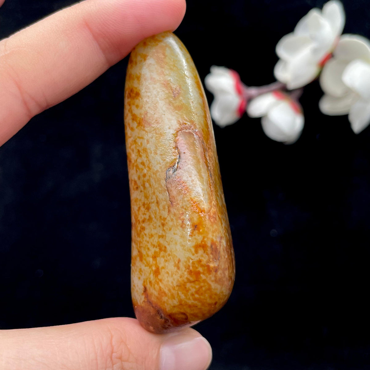和田玉洒红皮籽料手把件（68g）
