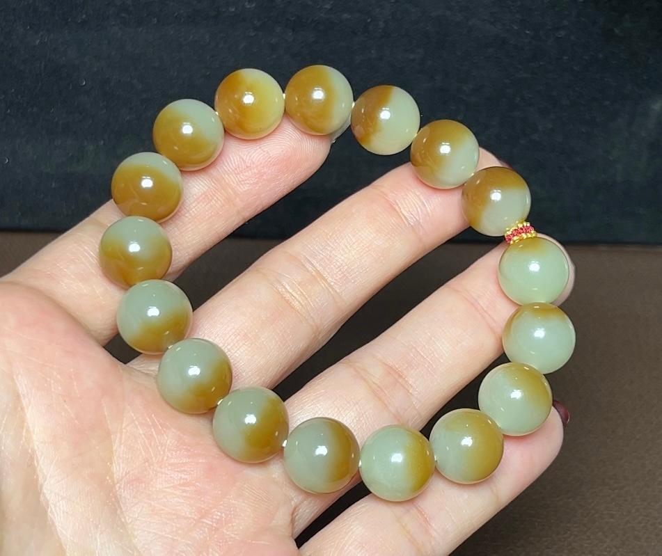 新疆和田玉且末元宝糖圆珠手串（42.6g） – 厚德载玉