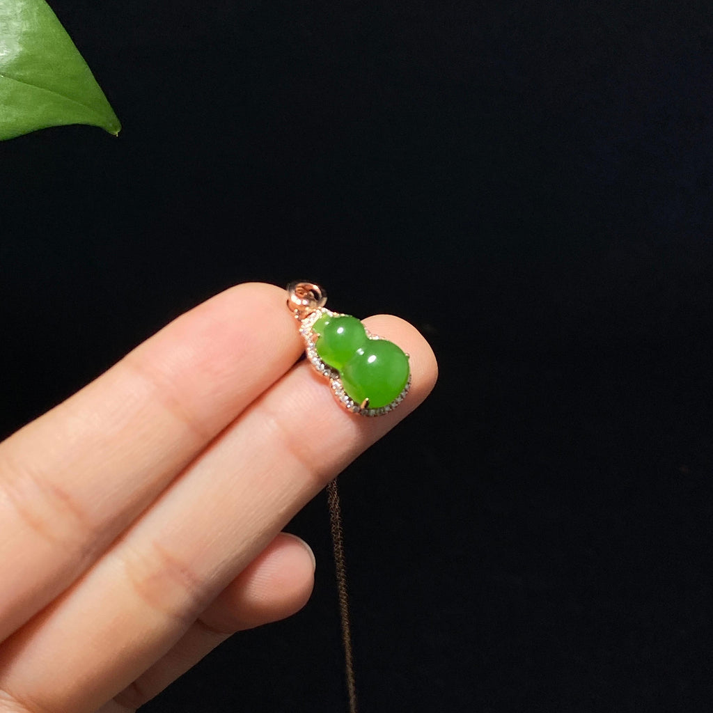 精品碧玉苹果绿金镶嵌葫芦挂件（2.8g）
