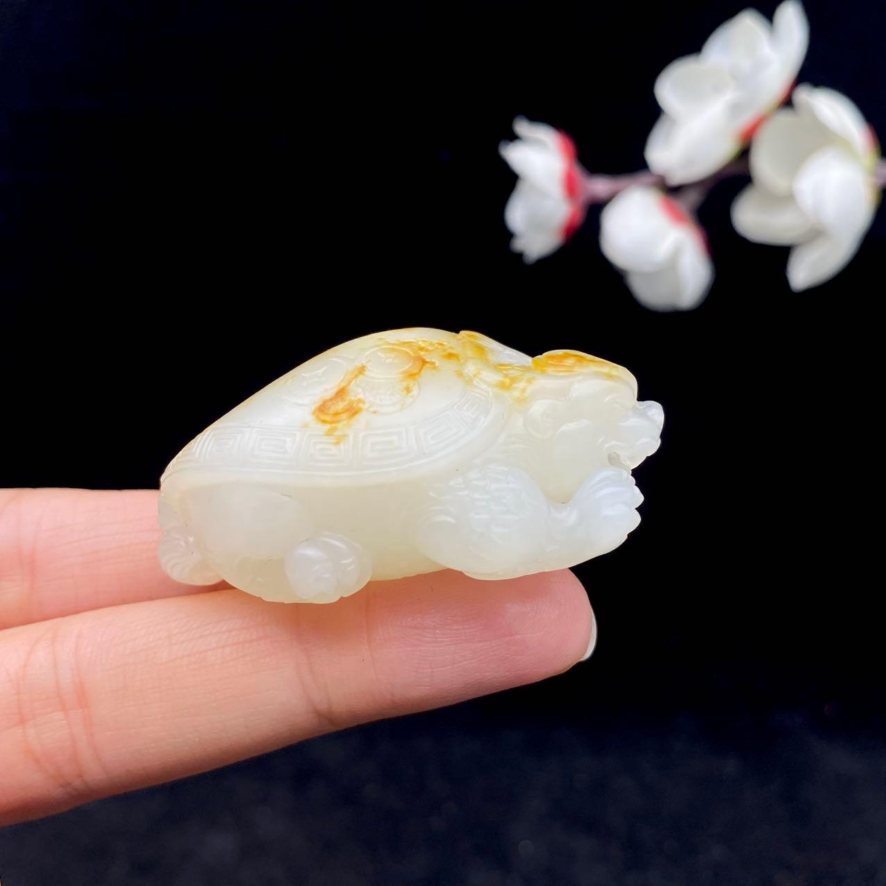 和田玉洒金皮籽料【龙龟】挂件（41.7g）