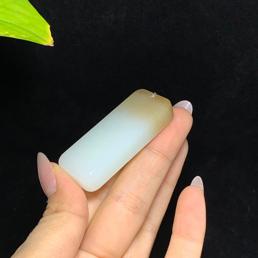 新疆且末糖白玉无事牌挂件（35.6g）