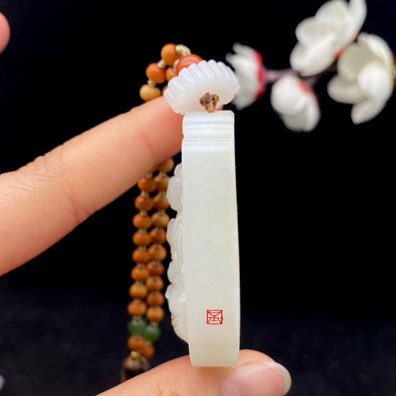 和田玉籽料【千手观音】挂件（61.3g）