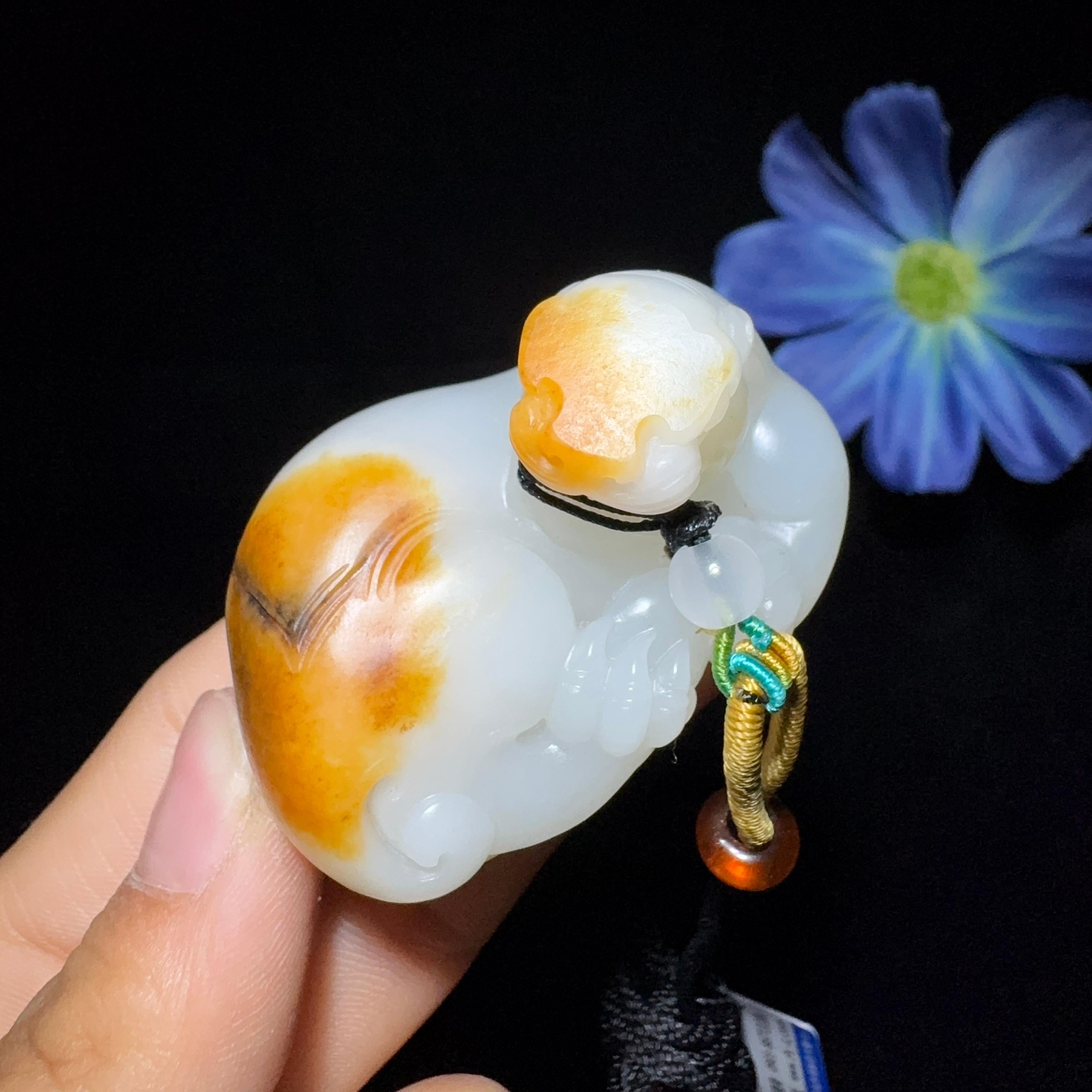 和田玉籽料手把件貔貅（69.3g）
