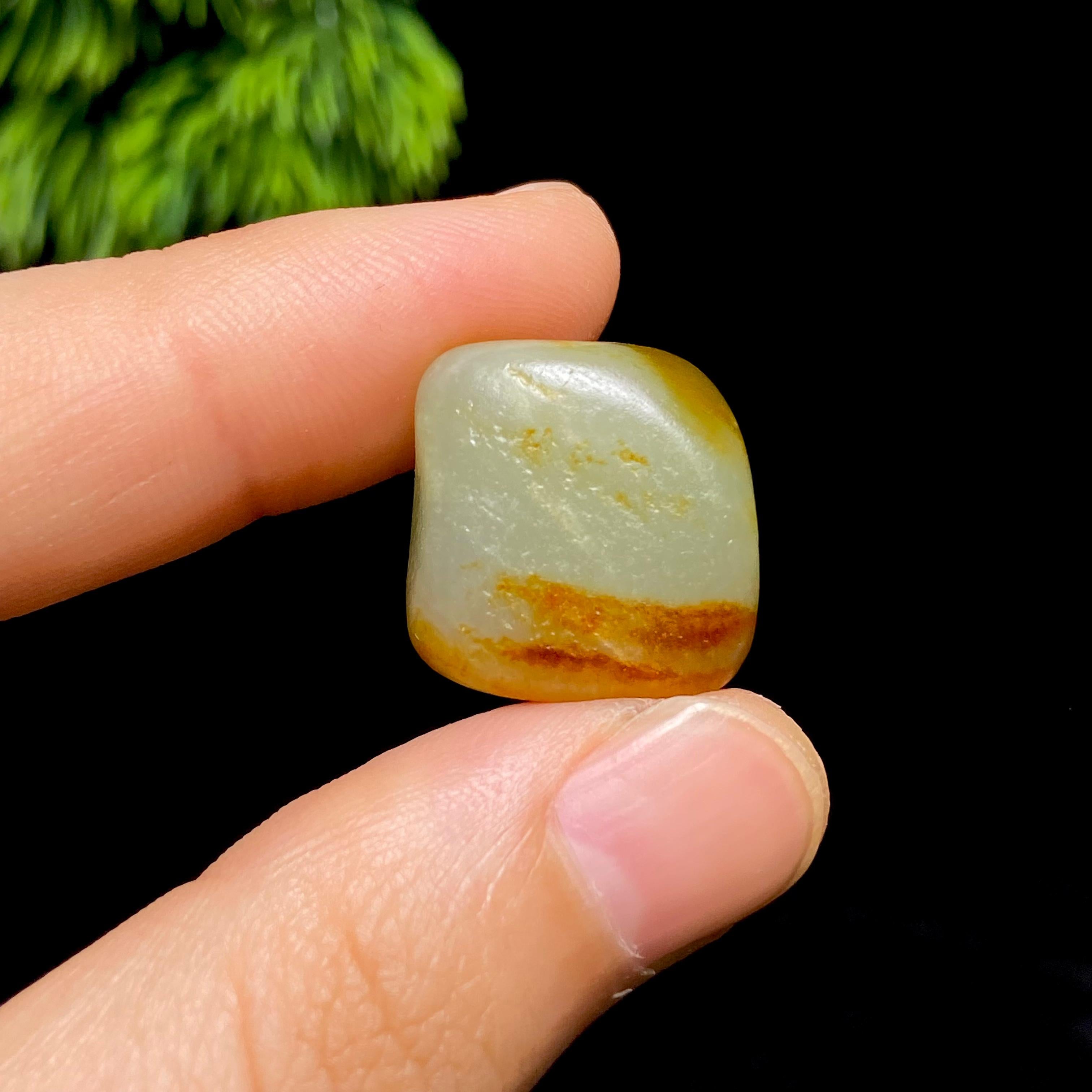 【超值推荐】和田玉黄皮籽料（7.1g）