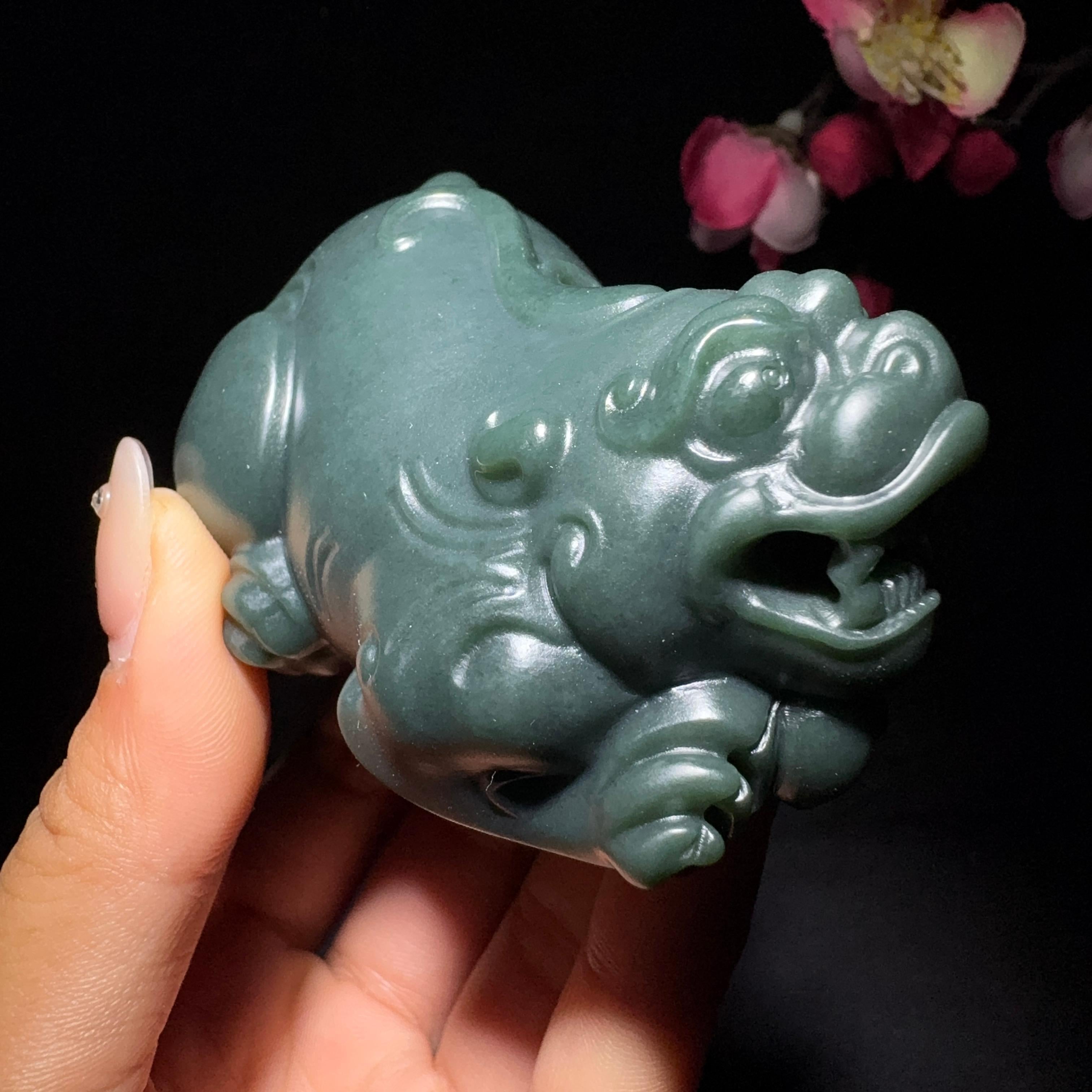 和田玉塔青手把件貔貅（216.0g）