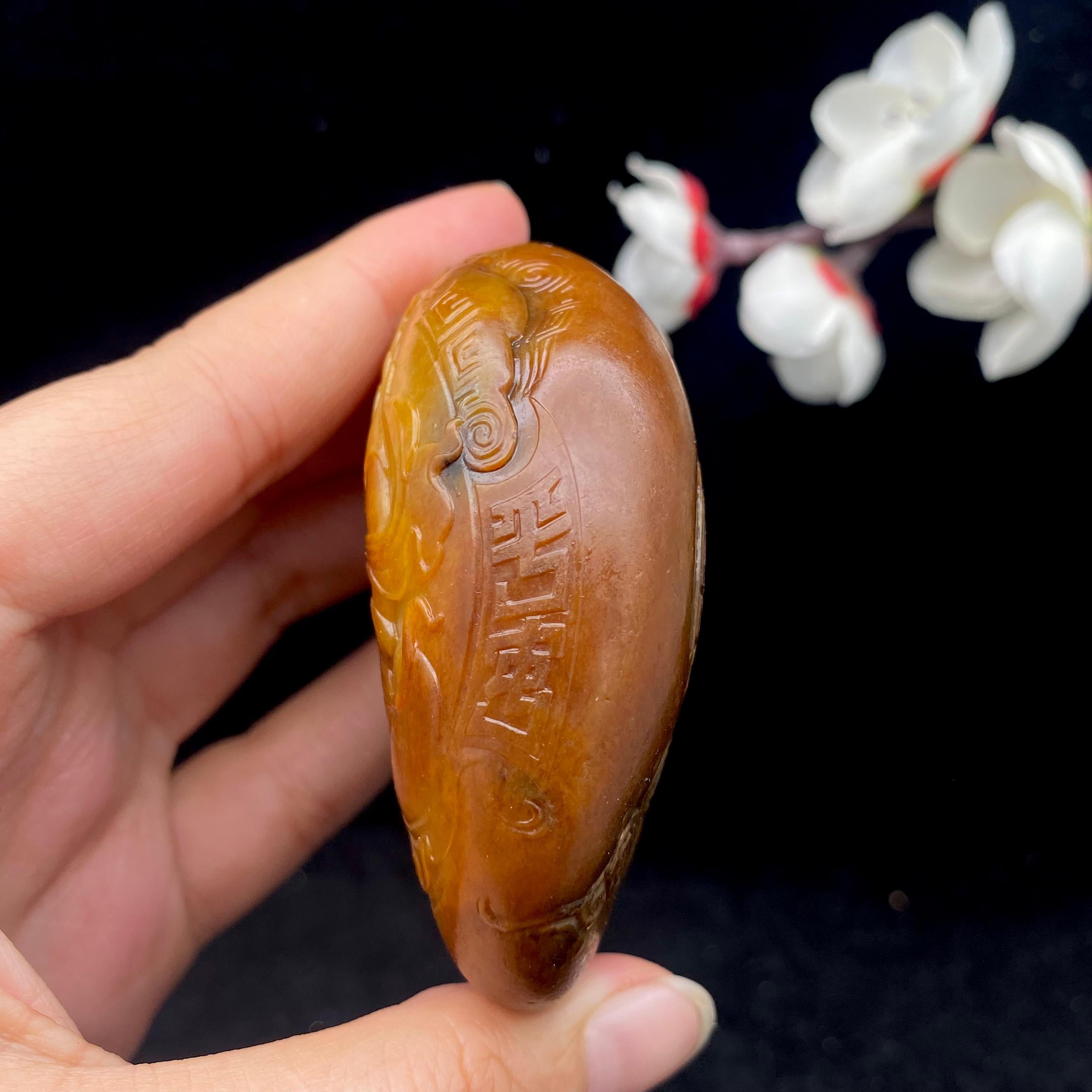 和田玉黄沁皮籽料【黄财神】手把件（176.9g）