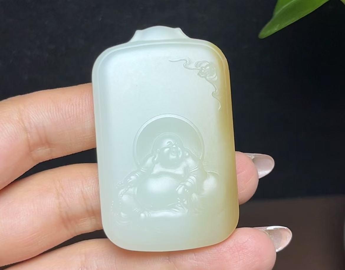 和田玉且末糖羊脂玉佛公（35.5g）