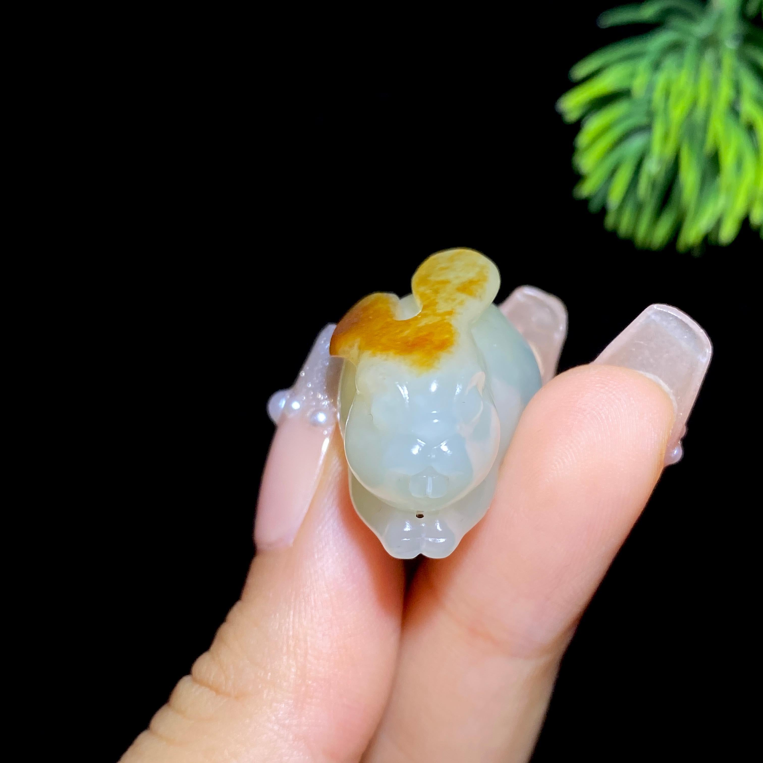 和田玉籽料兔子挂件（12.9g）