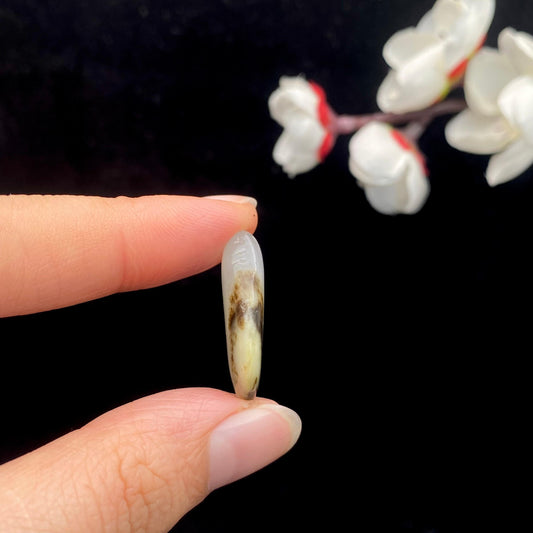 和田玉秋梨皮籽料原石（3.3g）