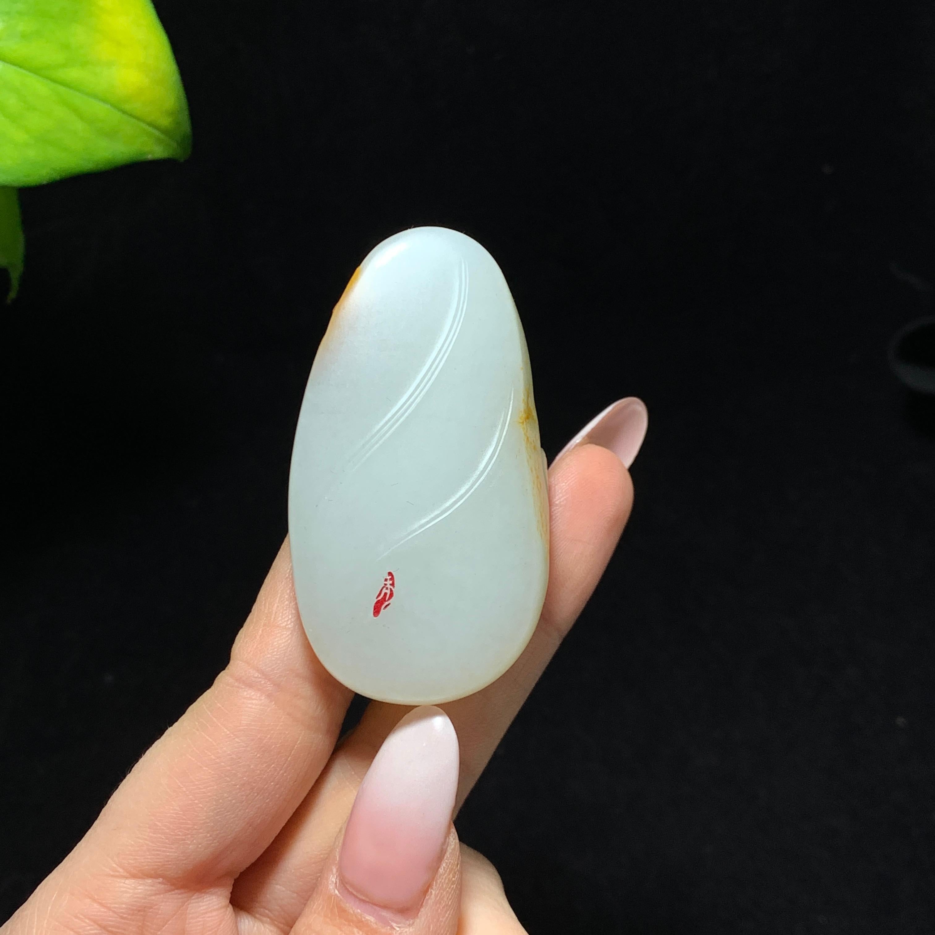 和田山料洒金皮聚红皮籽料观音挂件（60.0g）