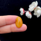 和田玉满黄皮籽料戒面籽（2.1g）
