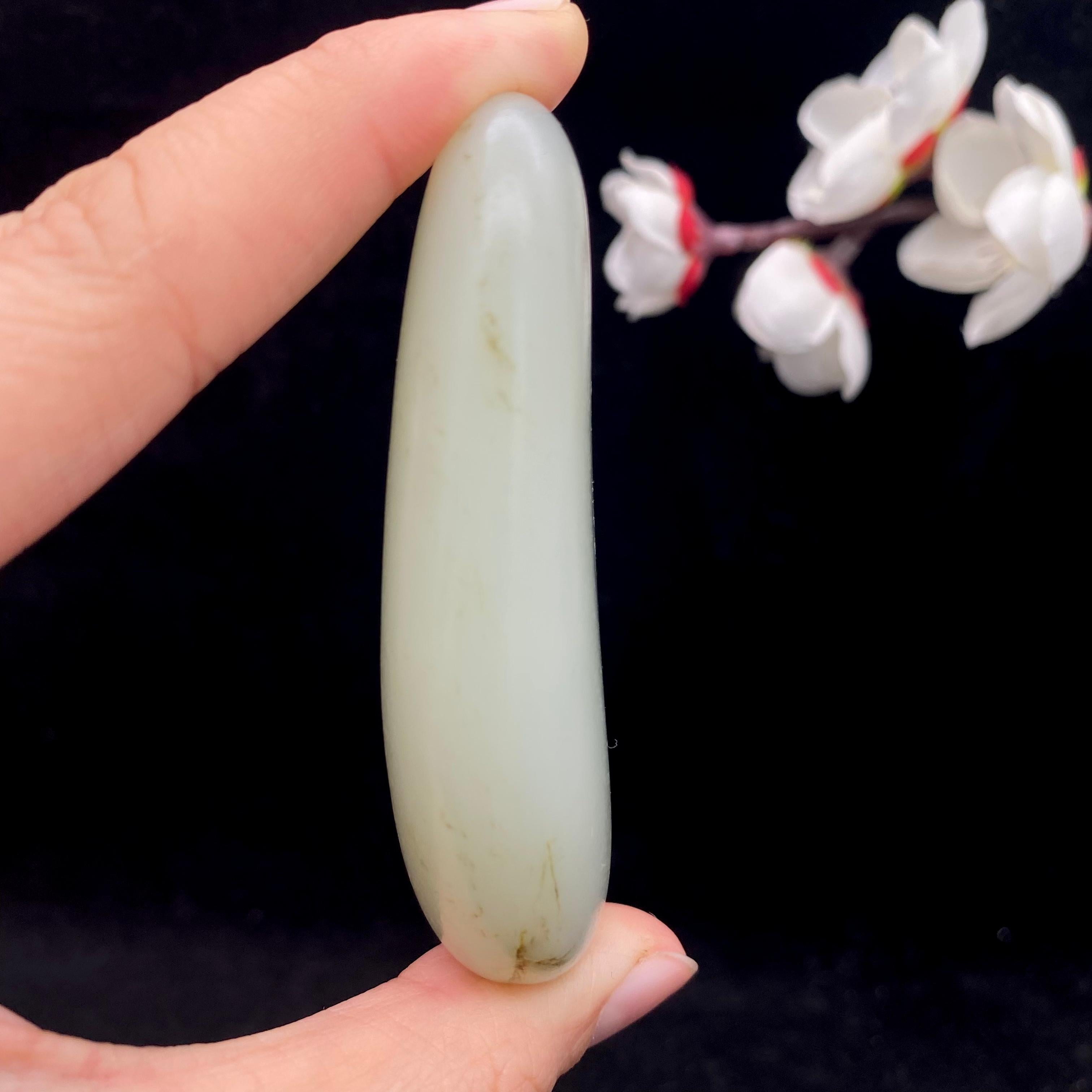 和田玉青白玉籽料原石（102.2g）