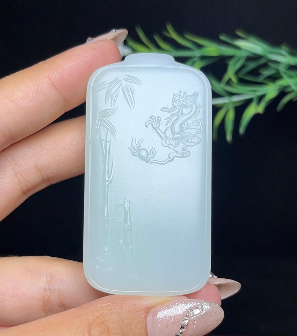 和田玉羊脂白玉带翠持莲观音（48.5g）