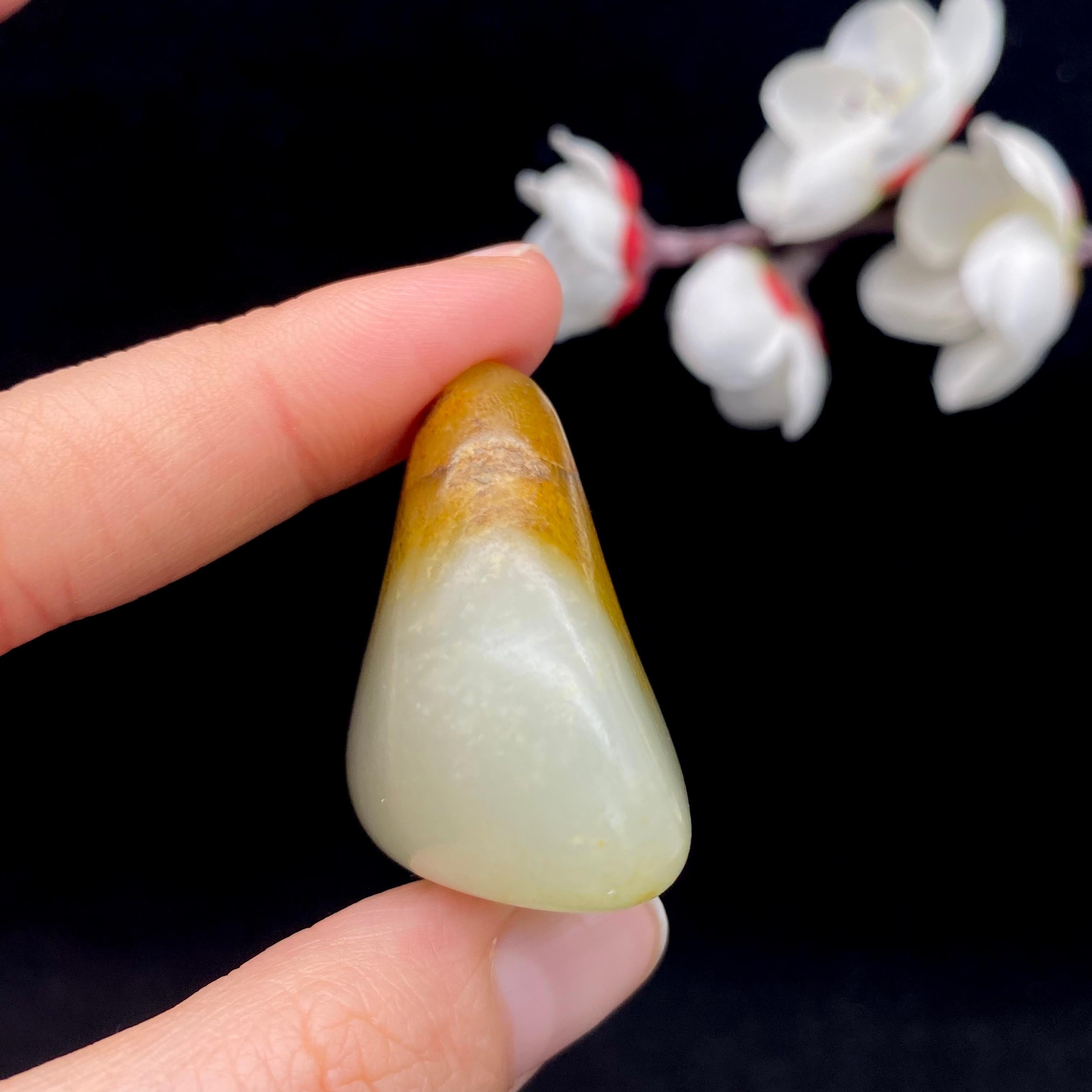 【超值推荐】和田玉聚黄皮籽料（29.6g）