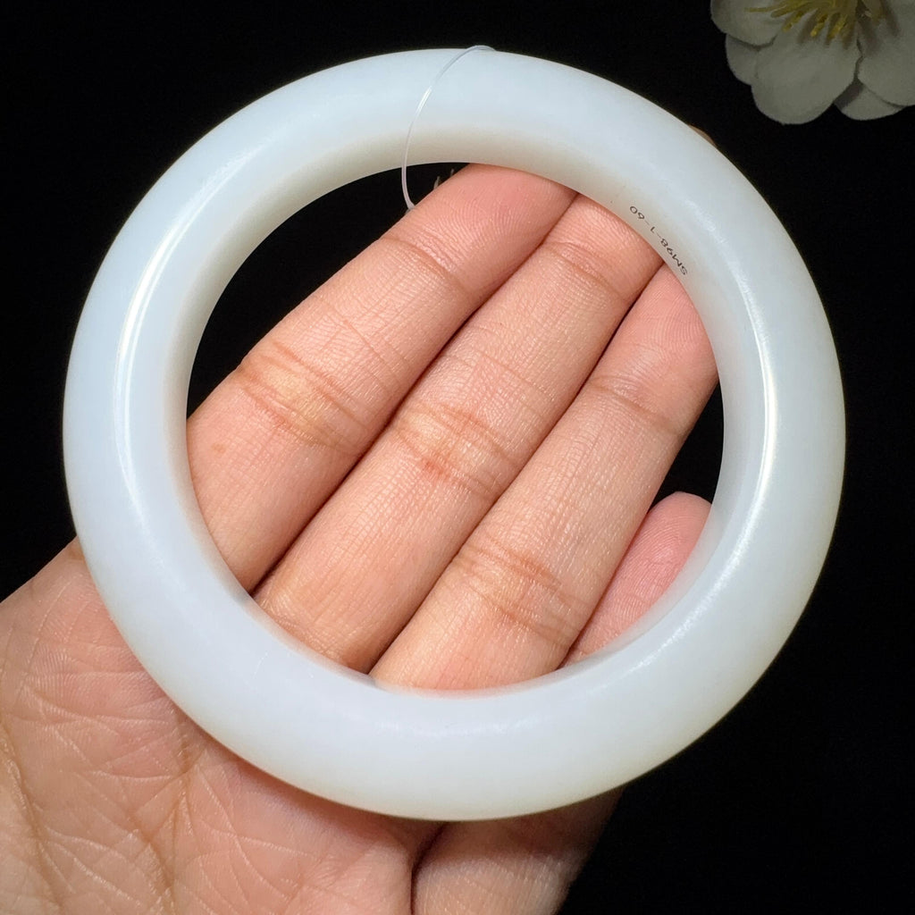 和田玉精品白玉手镯（68.3g）