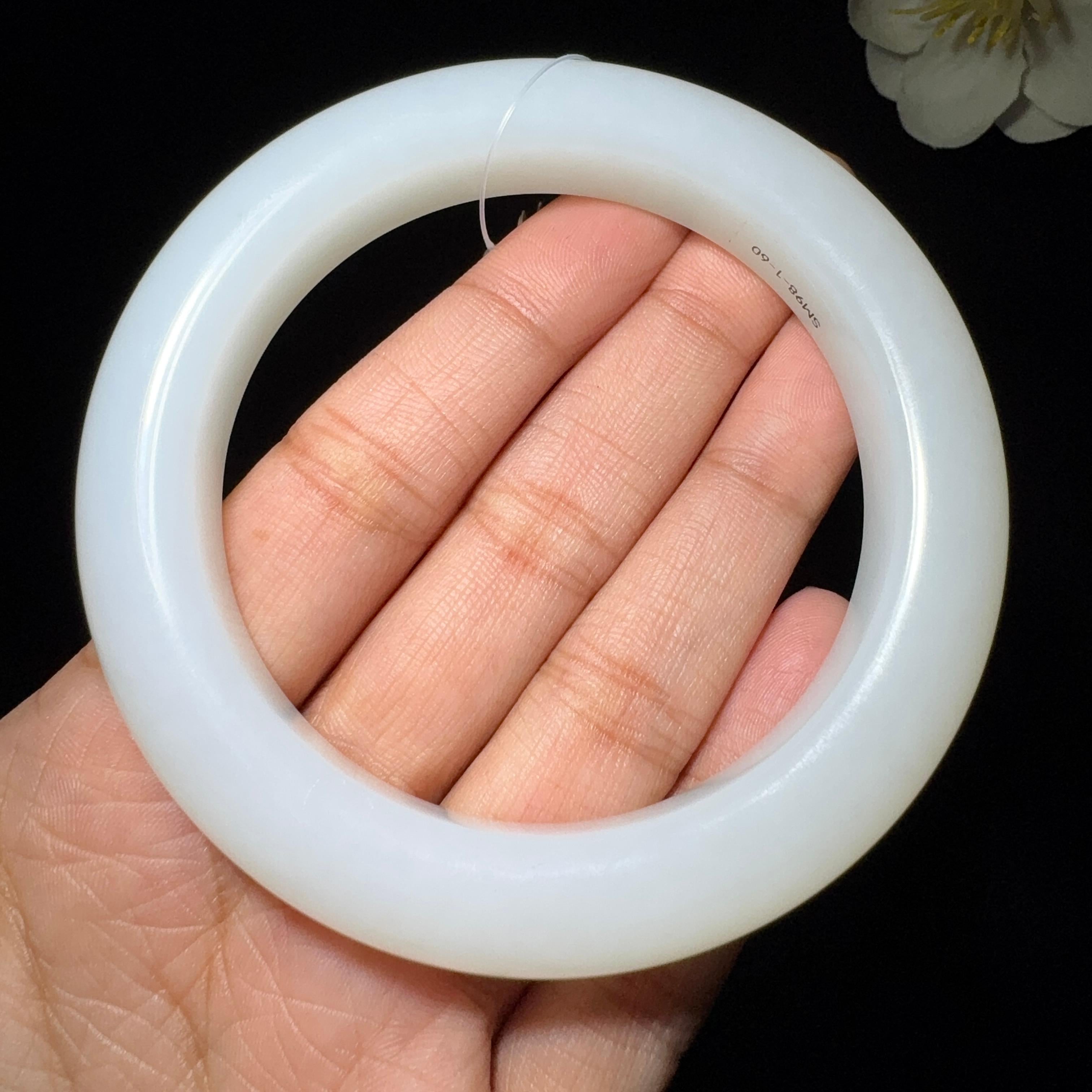和田玉精品白玉手镯（68.3g）