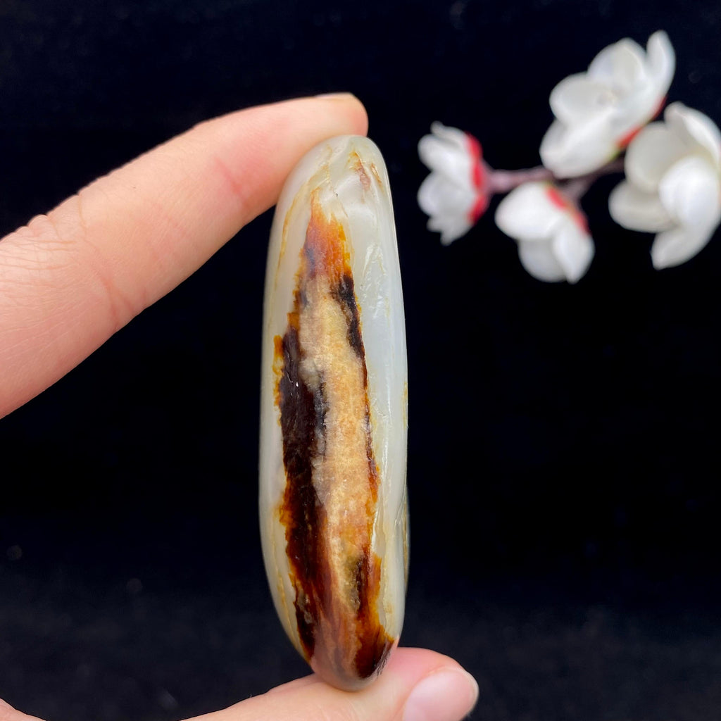 和田玉聚红皮籽料手把件（91.3g）